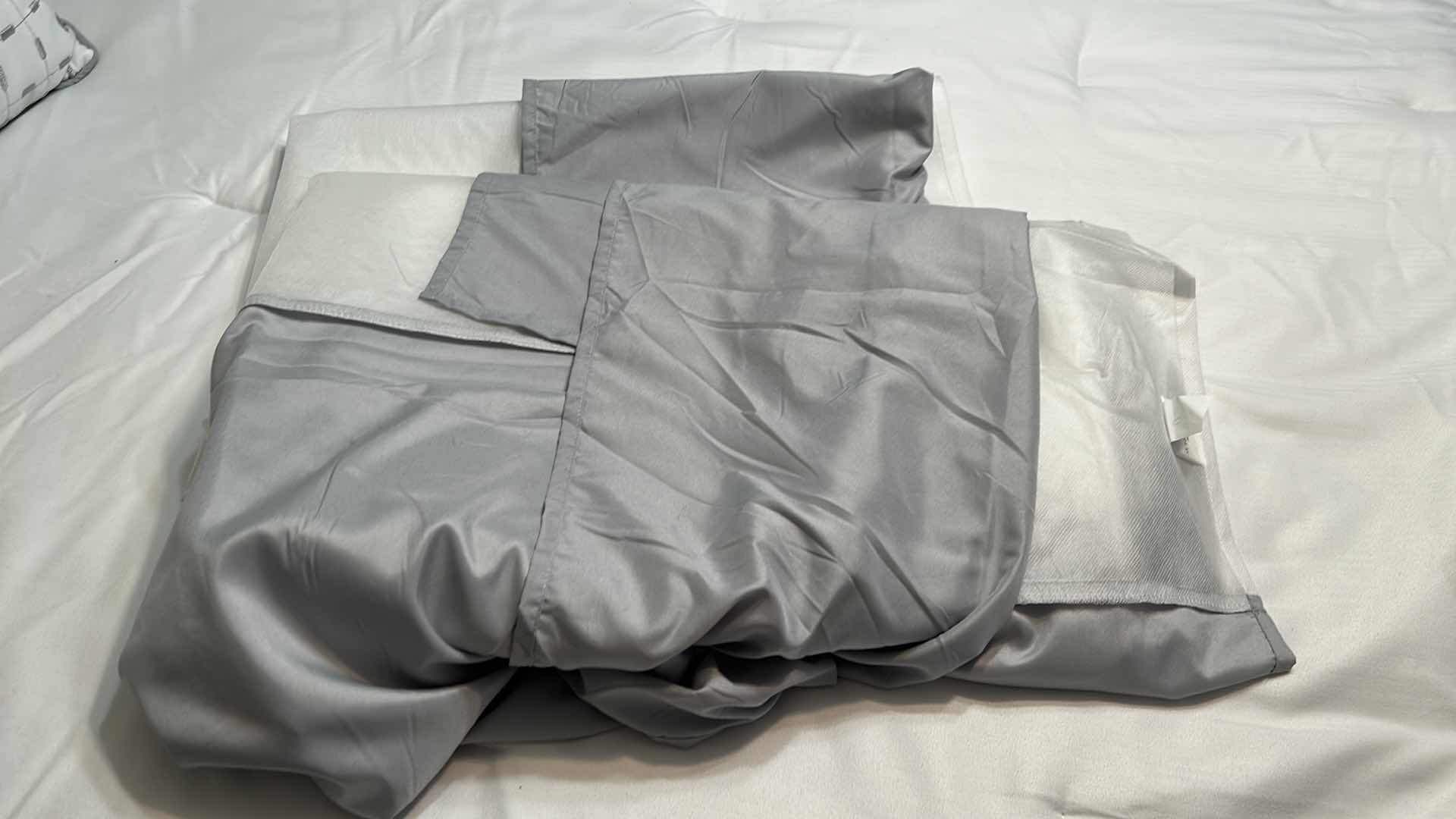 Photo 4 of KING COMFORTER SET WITH BEDSKIRT (FURNITURE SOLD SEPARATELY)