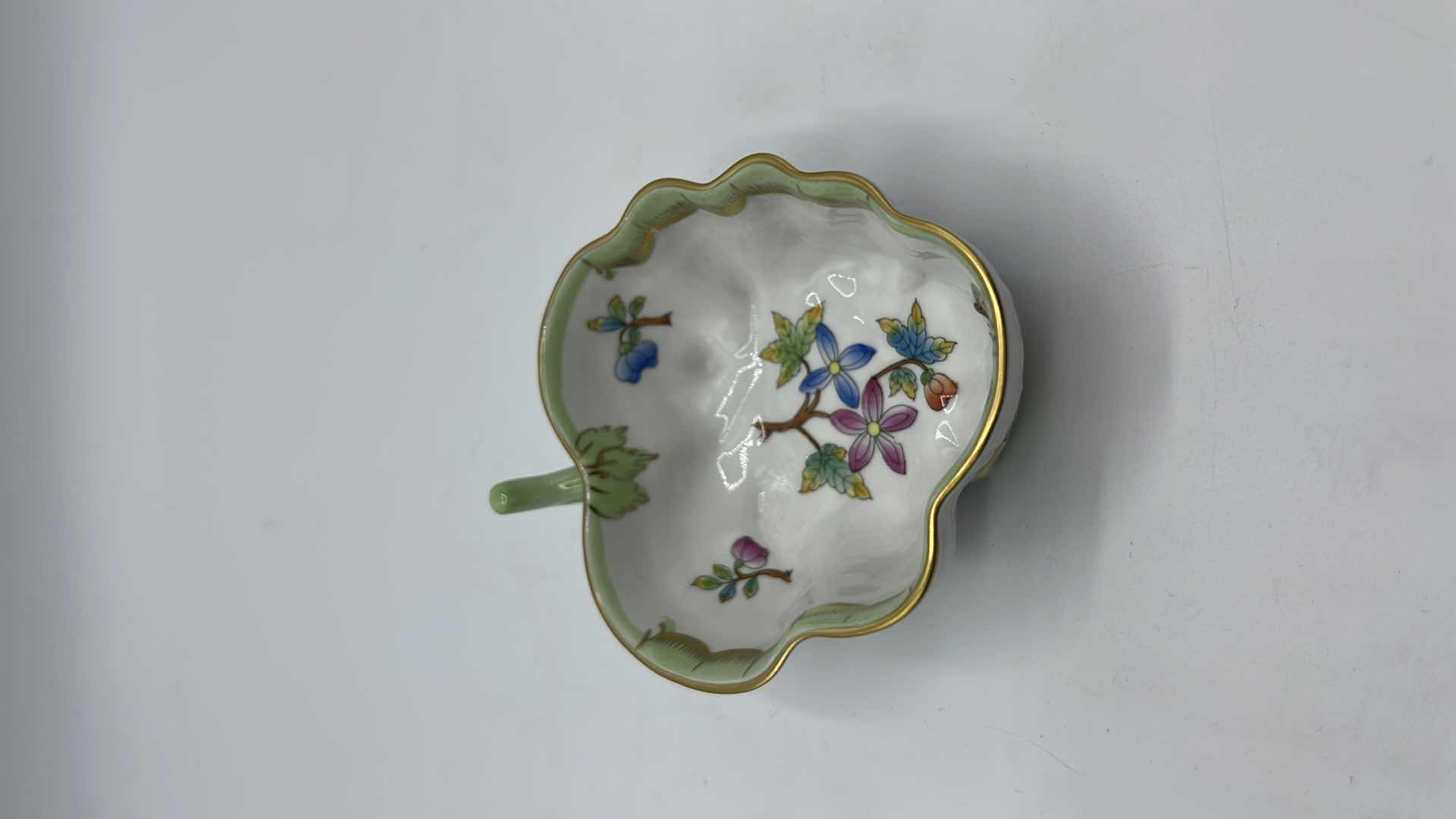 Photo 4 of VINTAGE HEREND HAND PAINTED BOUQUET GREEN/WHITE PORCELAIN LEAF DISH 4” #680/YBO