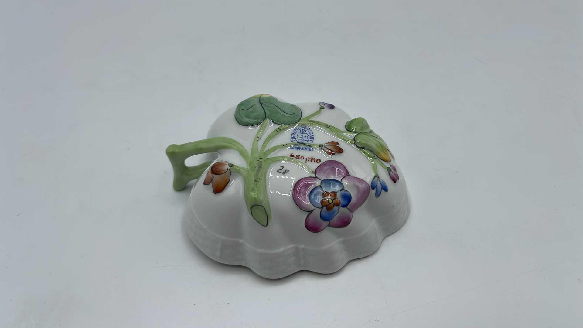 Photo 2 of VINTAGE HEREND HAND PAINTED BOUQUET GREEN/WHITE PORCELAIN LEAF DISH 4” #680/YBO