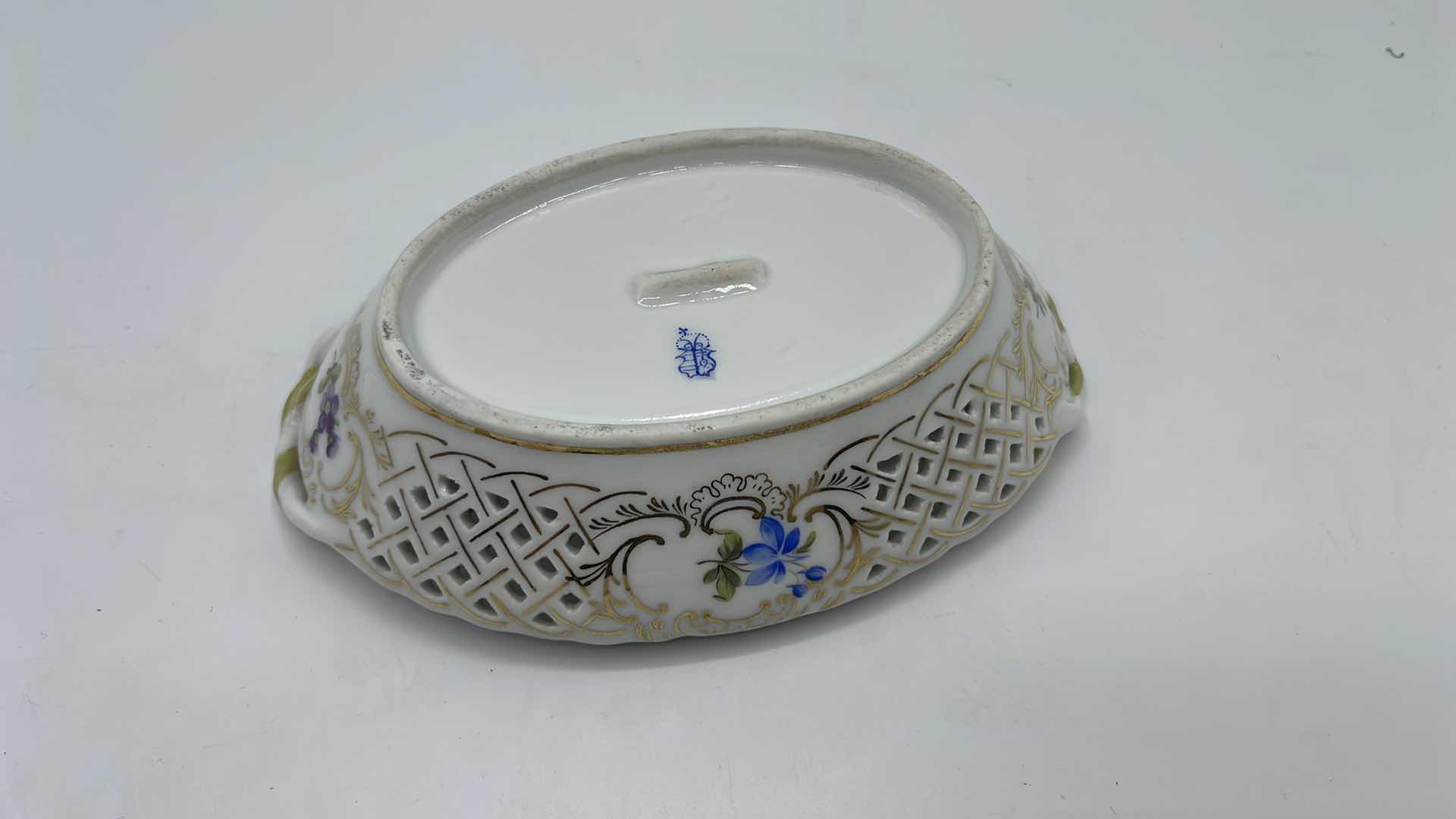 Photo 3 of PORCELAIN TRINKET DISHES (3) W/FLOWER BASKET FIGURINE