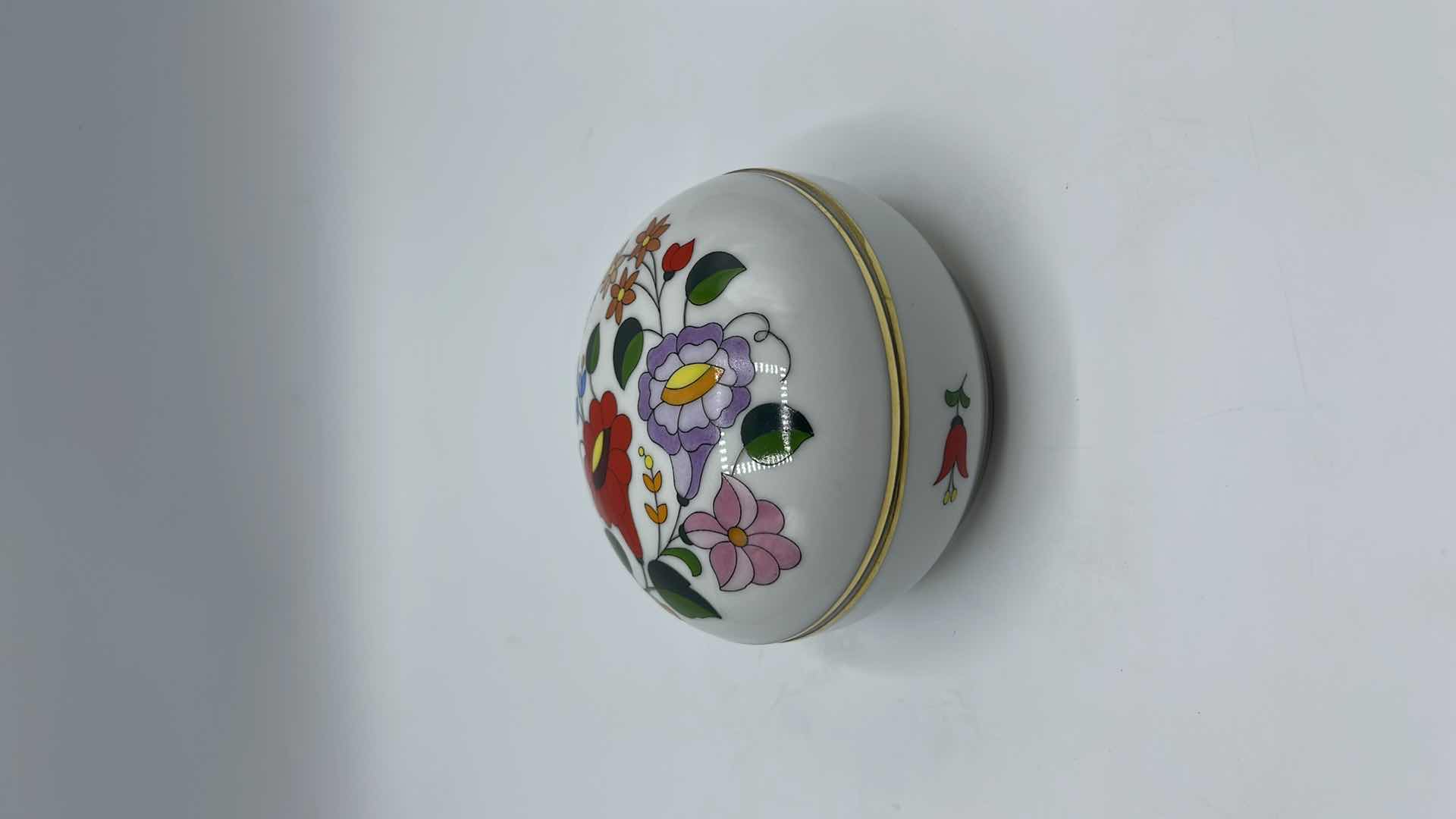 Photo 2 of HANDPAINTED KALOCSA PORCELAIN JEWELRY TRINKET BOX 4”