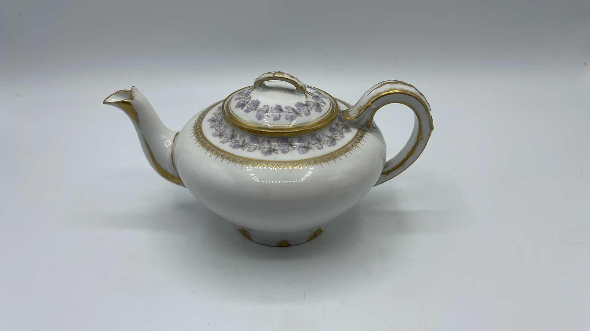 Photo 4 of VINTAGE GDA FRANCE PORCELAIN TEAPOT