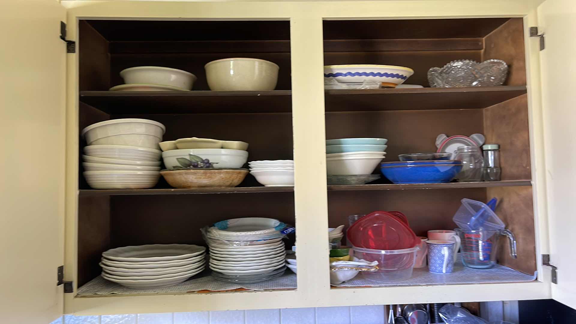 Photo 1 of CONTENTS OF CUPBOARD, PLATES, BOWLS AND PLASTIC STORAGE