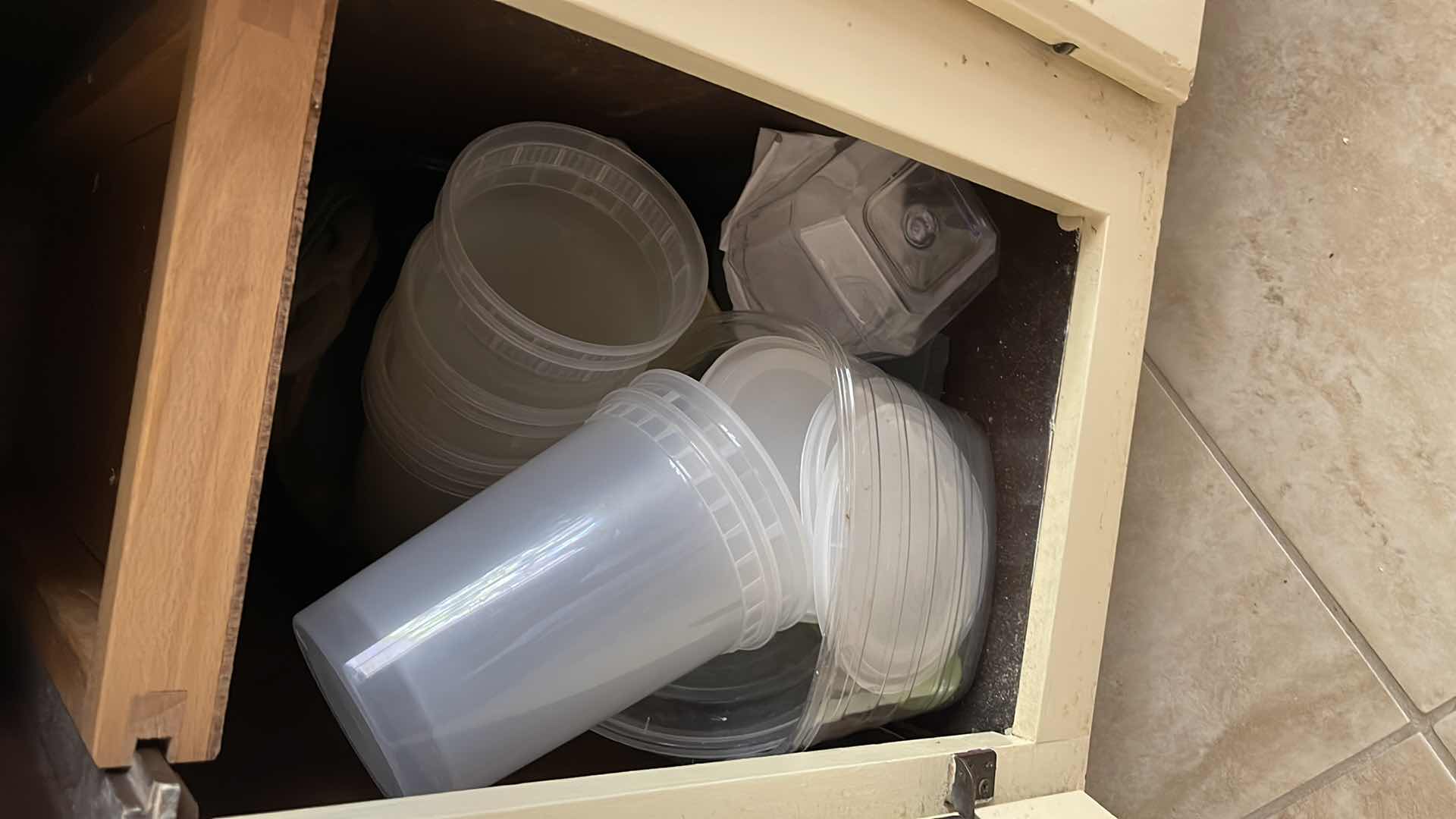 Photo 4 of CONTENTS OF CUPBOARD, POTS AND PANS, PLASTIC STORAGE CONTAINERS