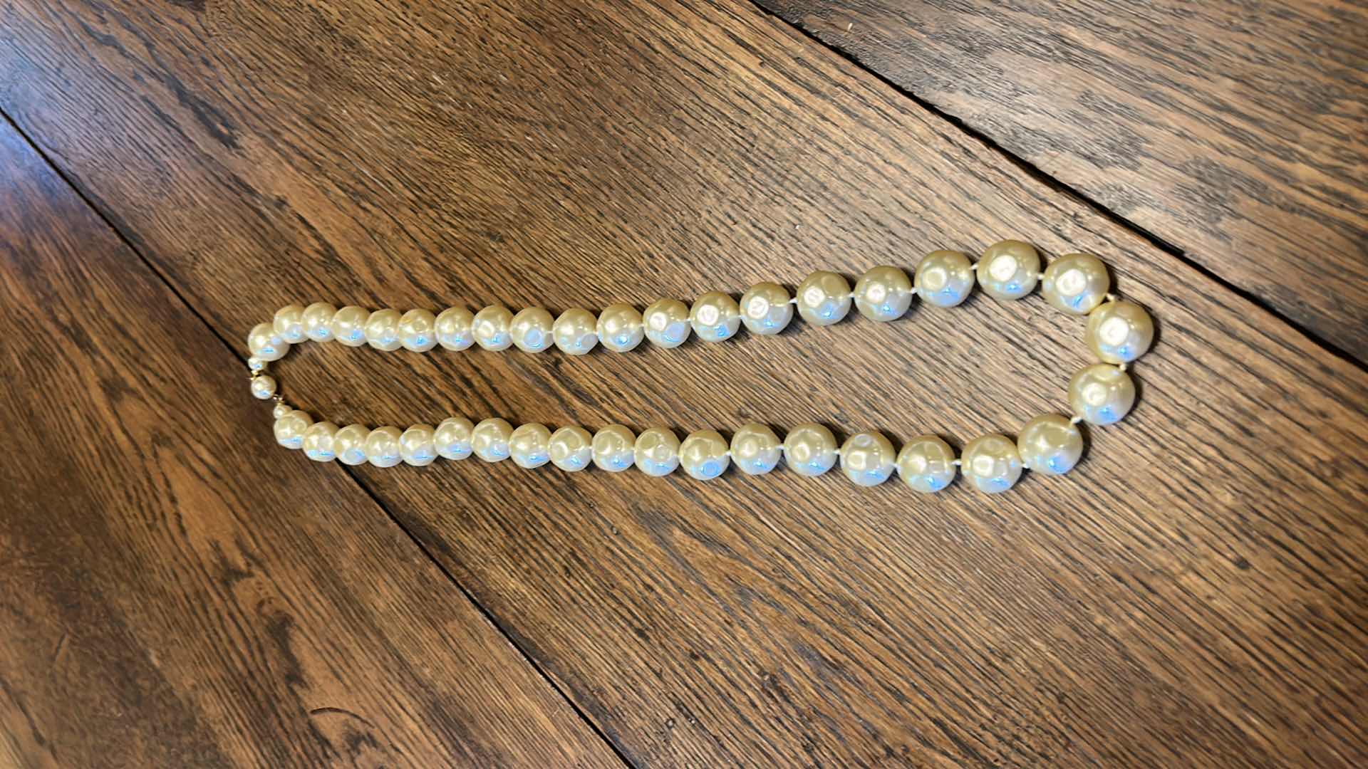 Photo 3 of COSTUME JEWELRY PEARL NECKLACE