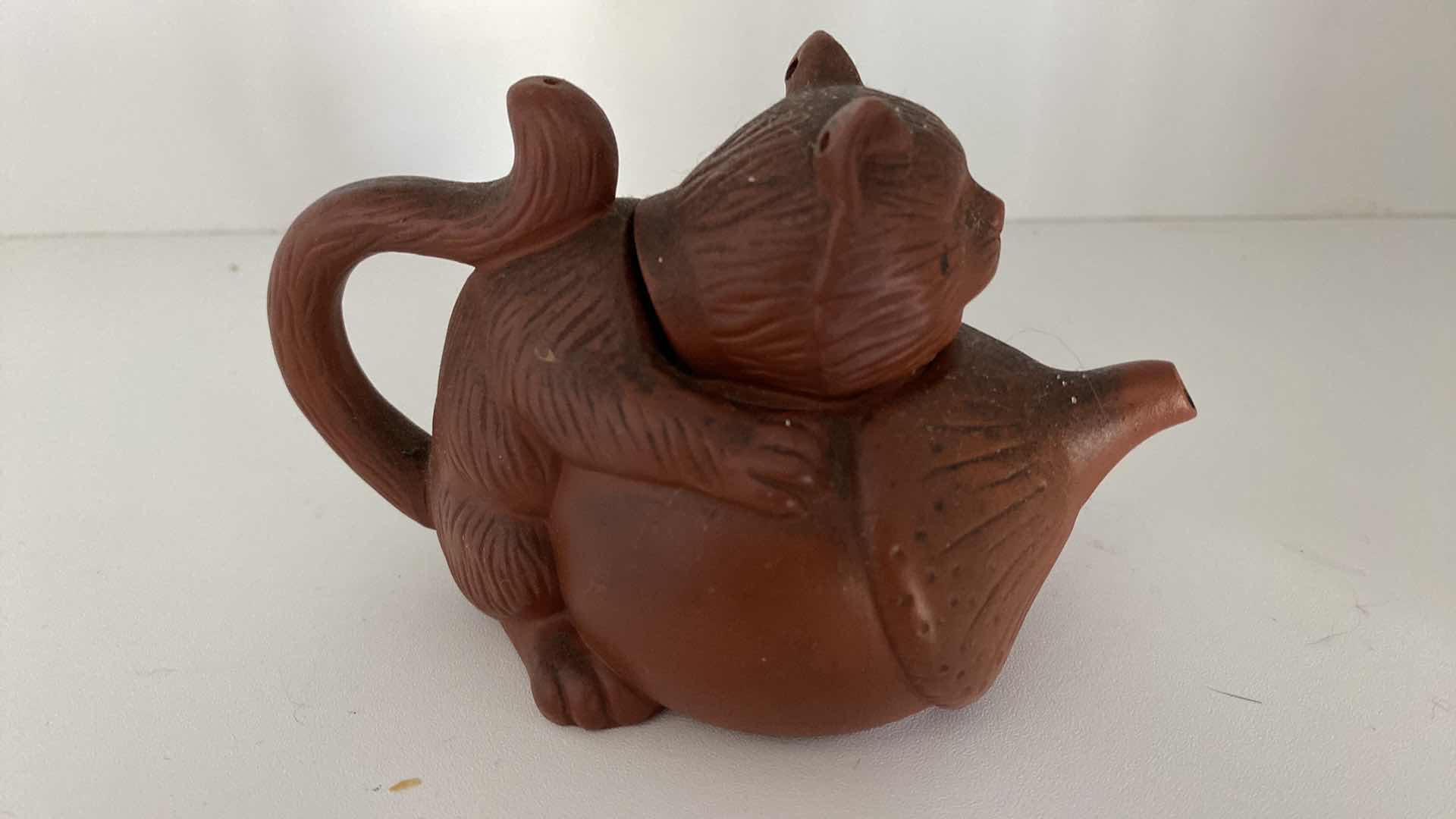 Photo 2 of VINTAGE CHINESE COLLECTIBLE CLAY TEA POT CAT 5 1/2“ x 3“