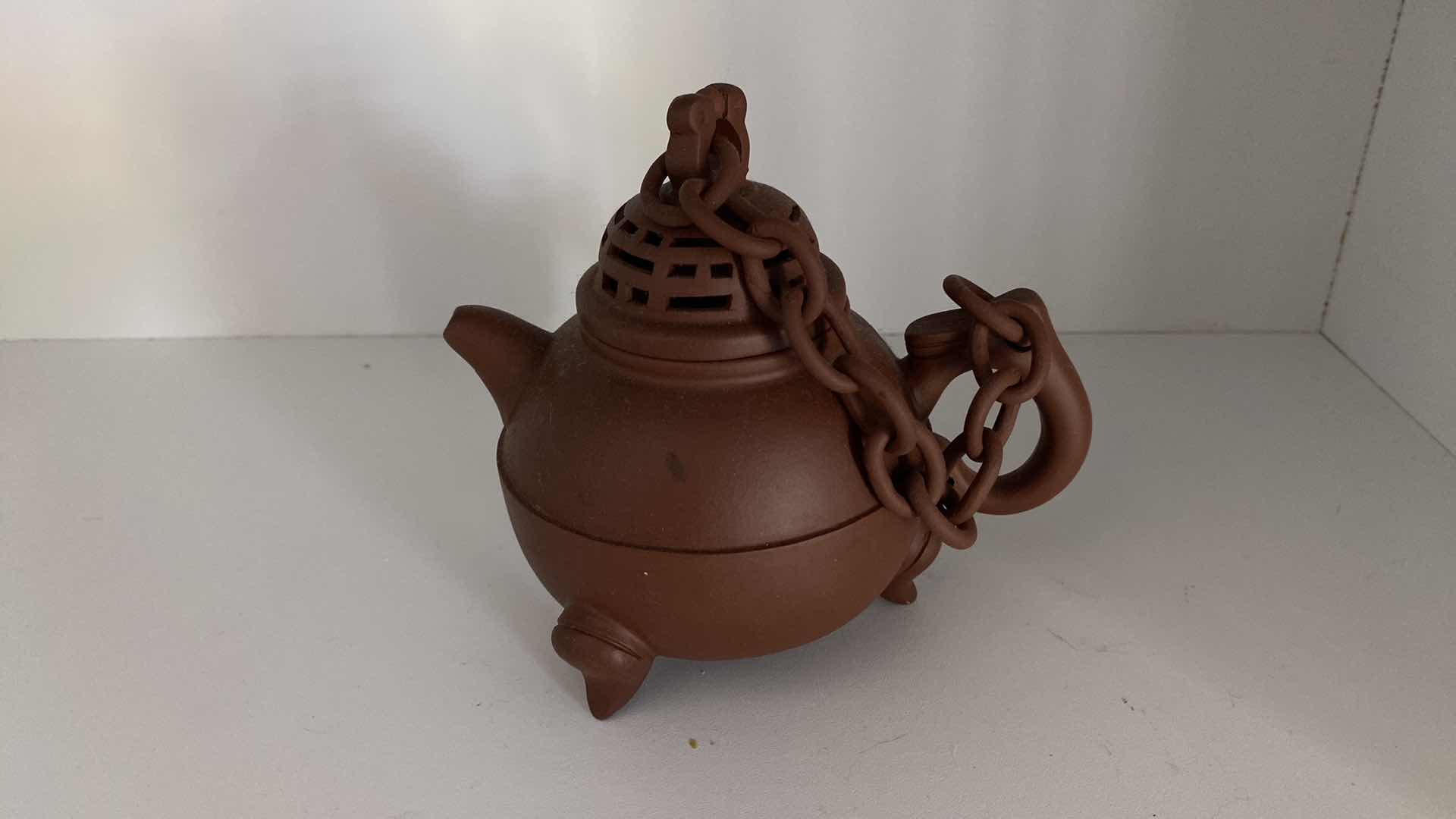 Photo 4 of VINTAGE CHINESE COLLECTIBLE CLAY TEA POT 5 3/4“ x 4 3/4“
