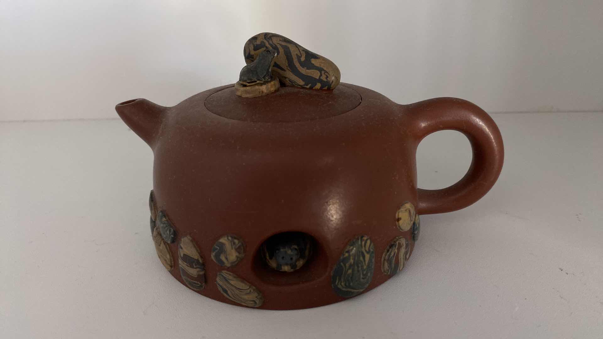 Photo 4 of VINTAGE CHINESE COLLECTIBLE CLAY TEA POT FROG 6 1/4” x 3”
