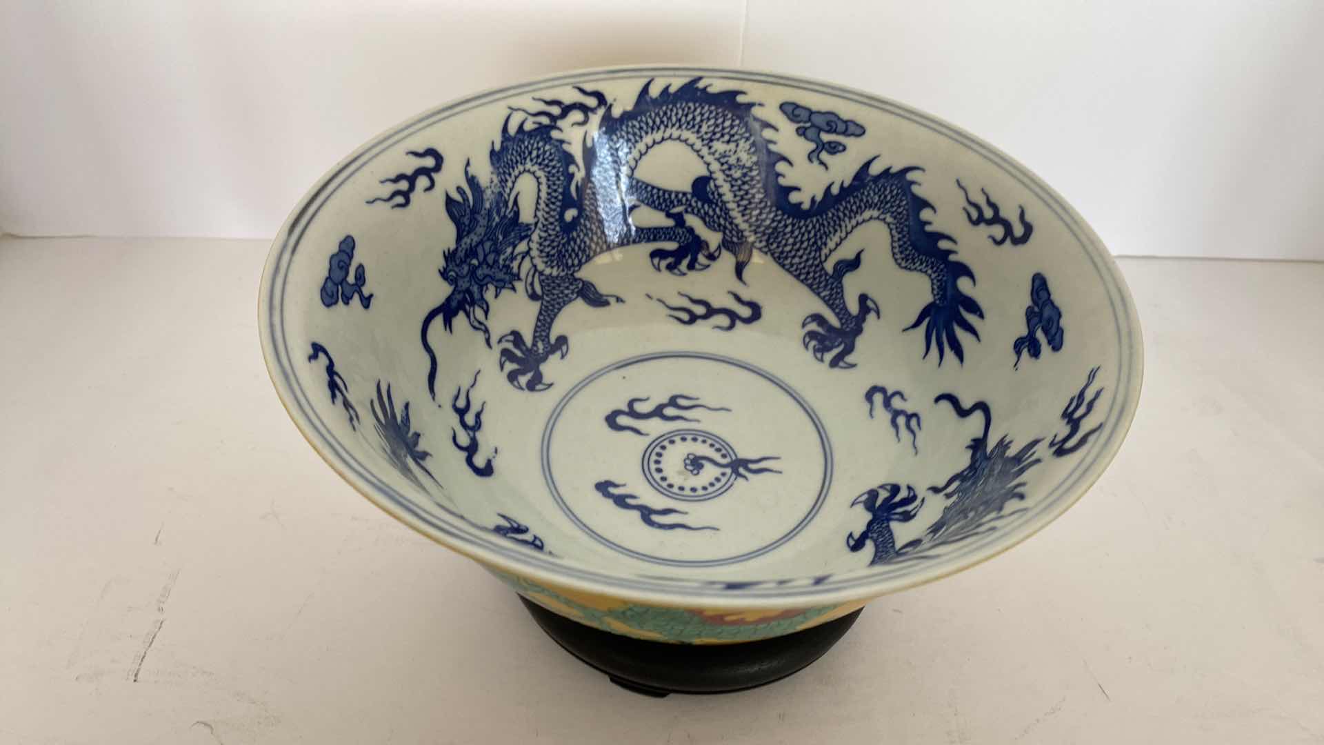 Photo 4 of REIN MARKS ON RARE KANGXI 1644 - 1912 YELLOW AND GREEN DRAGON WITH IMPERIAL BLUE DRAGON INTERIOR DIAMETER 8“ x 3“ ON STAND