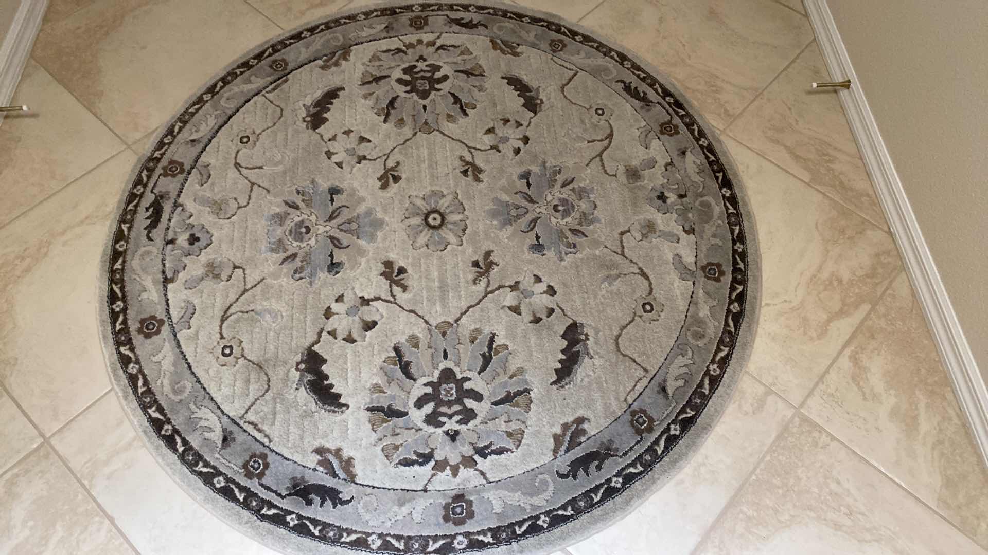Photo 2 of AT HOME PROVIDENCE COLLECTION ROUND RUG 5’ $99