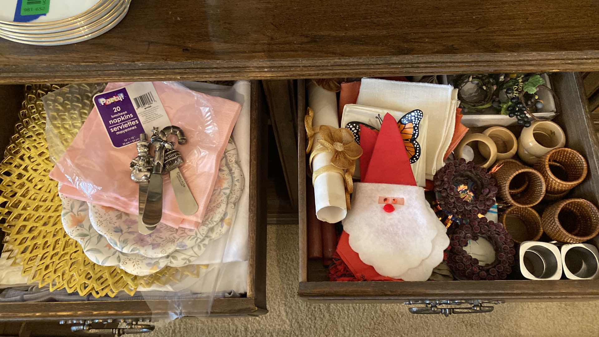 Photo 9 of 2 DRAWERS DINING ROOM WITH PLACEMATS NAPKINS AND NAPKIN RINGS