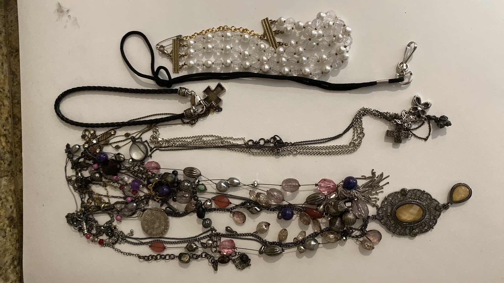 Photo 4 of ASSORTED COSTUME JEWELRY NECKLACES