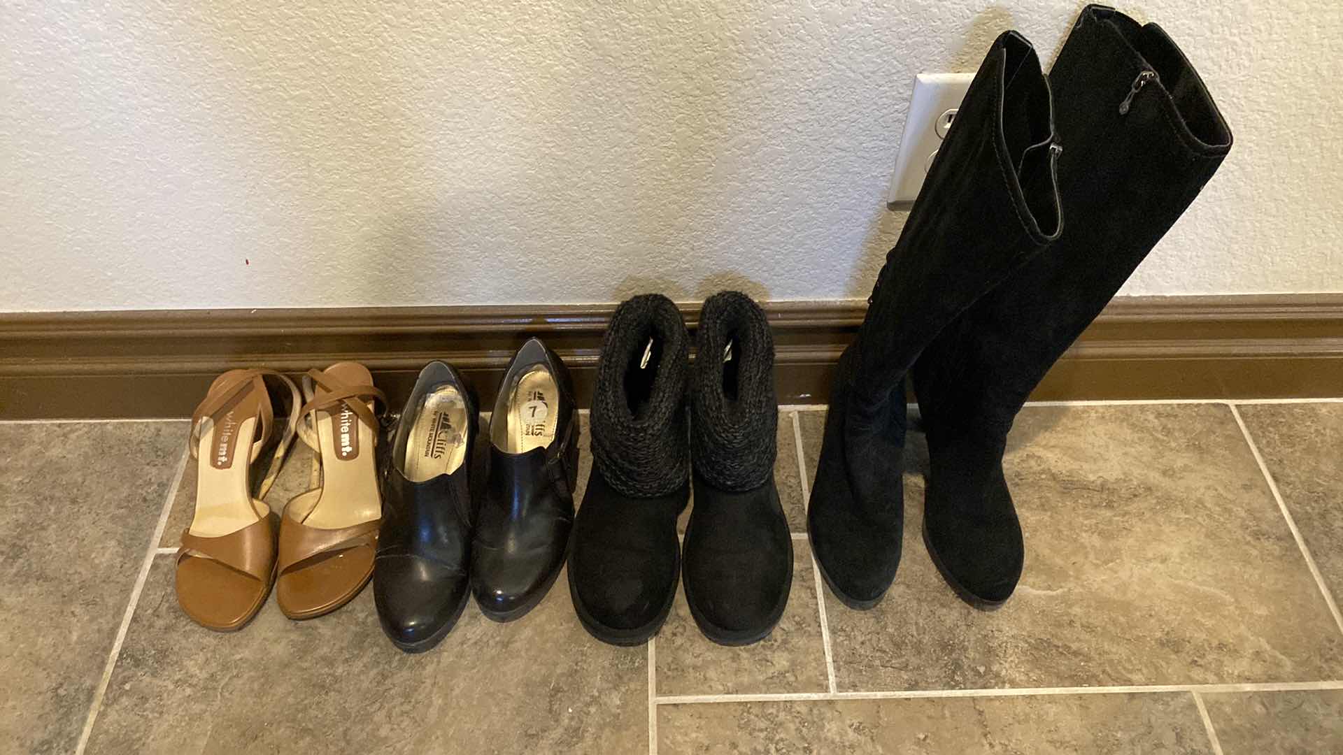 Photo 1 of 4-WOMENS SIZE 7 1/2 BLONDO BOOTS AND MORE