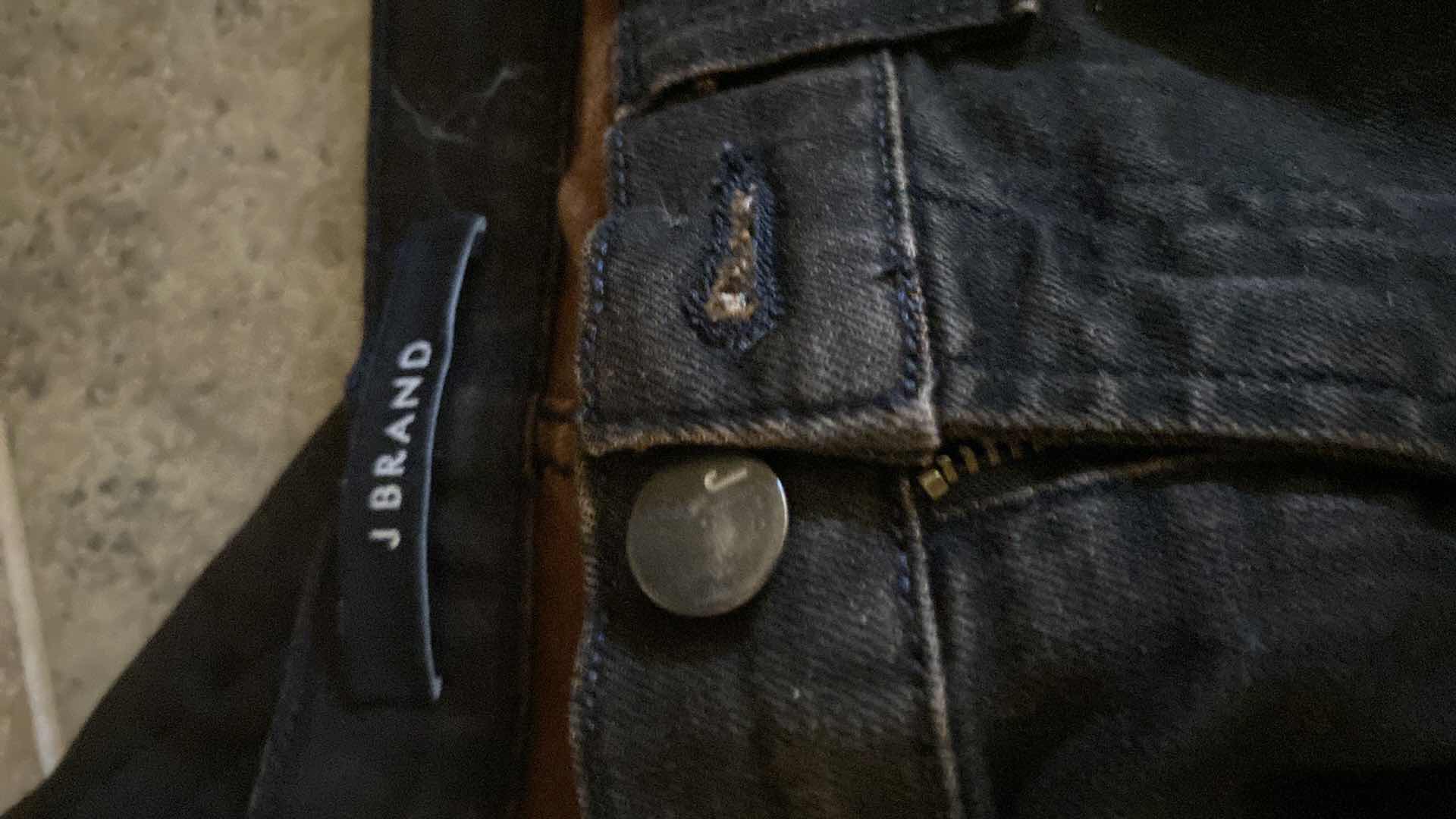 Photo 7 of 8-WOMENS SIZE 28 DENIM ROCK AND REPUBLIC , 7 FOR ALL MANKIND AND MORE