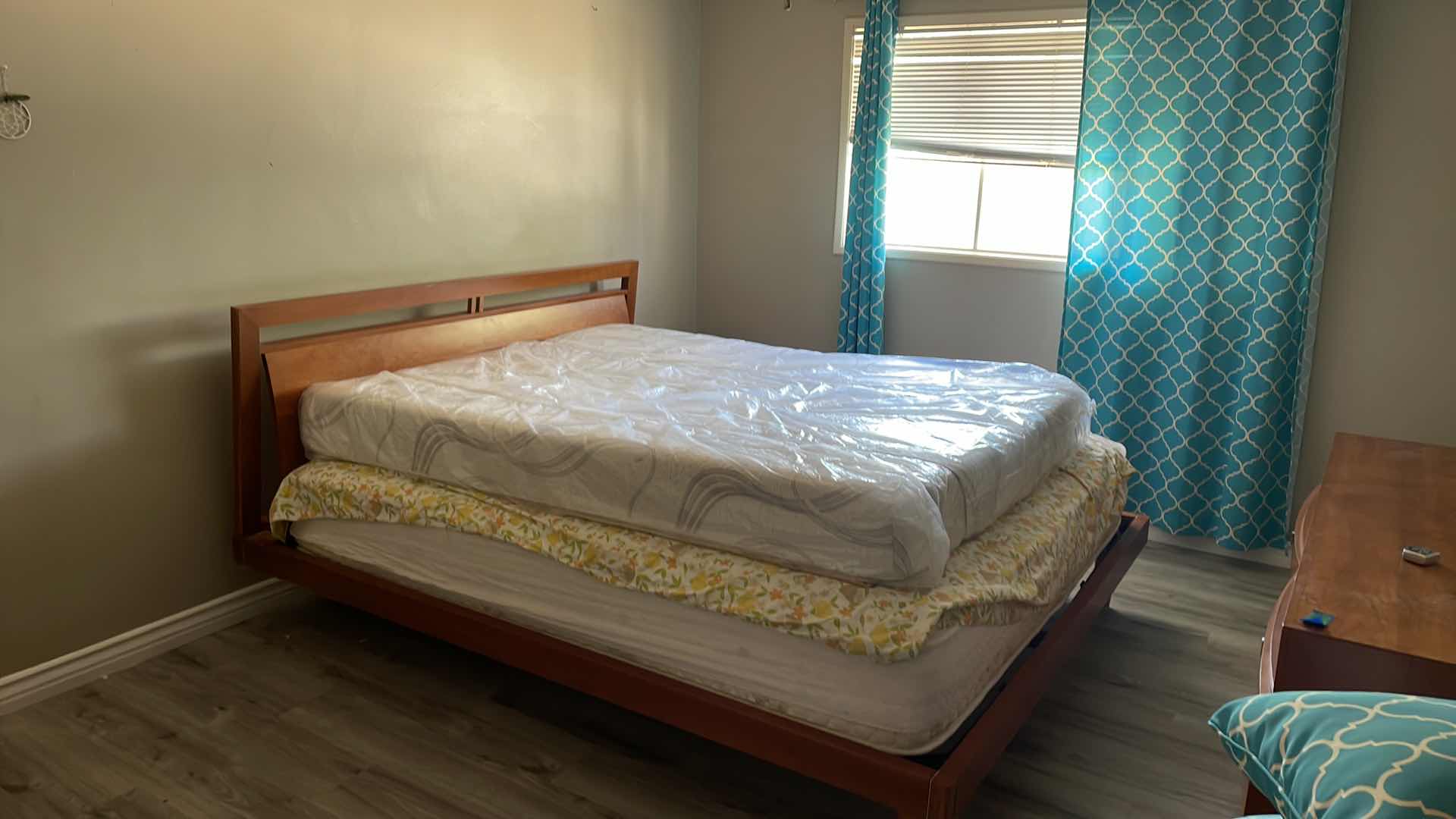 Photo 4 of QUEEN FIRM MATTRESS IN PLASTIC 80x60”