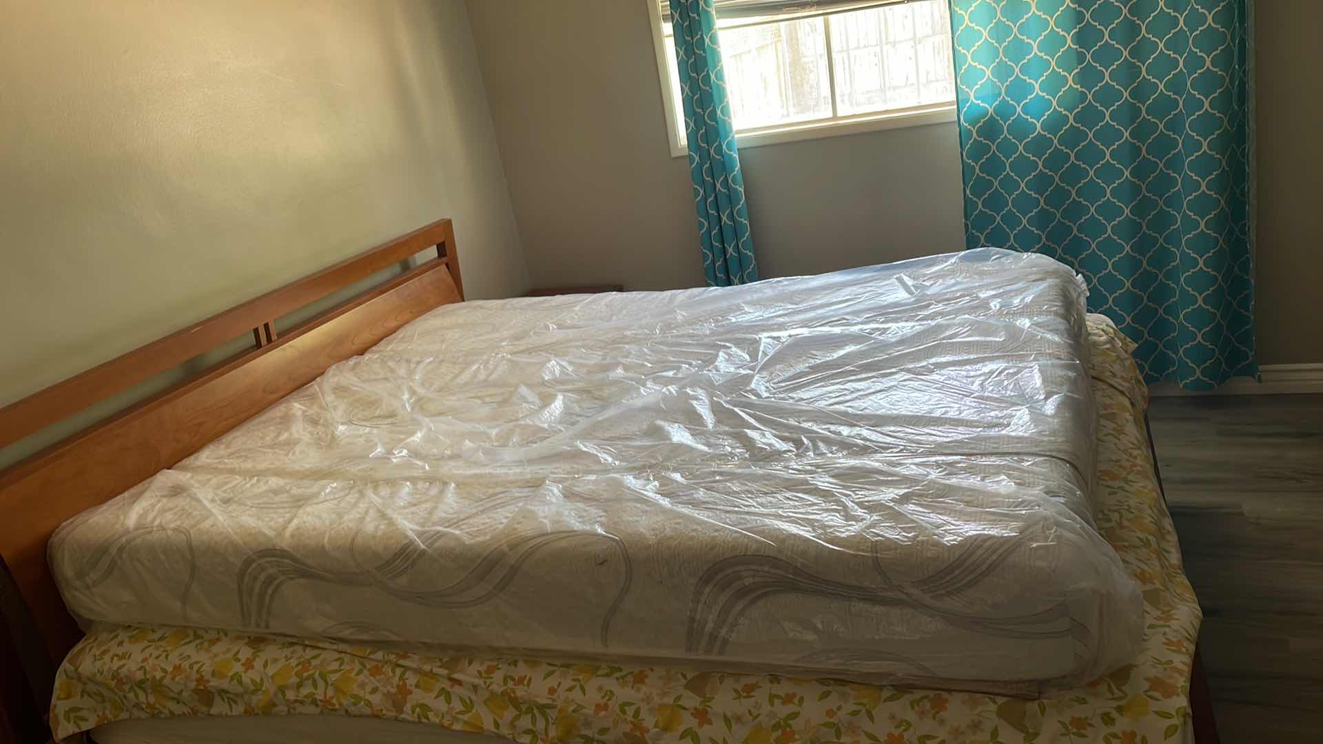 Photo 2 of QUEEN FIRM MATTRESS IN PLASTIC 80x60”