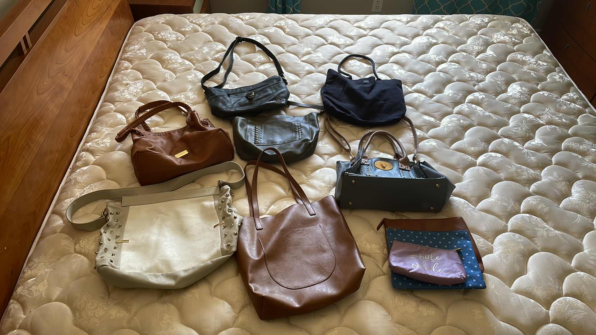 Photo 7 of HANDBAG ASSORTED BRANDS