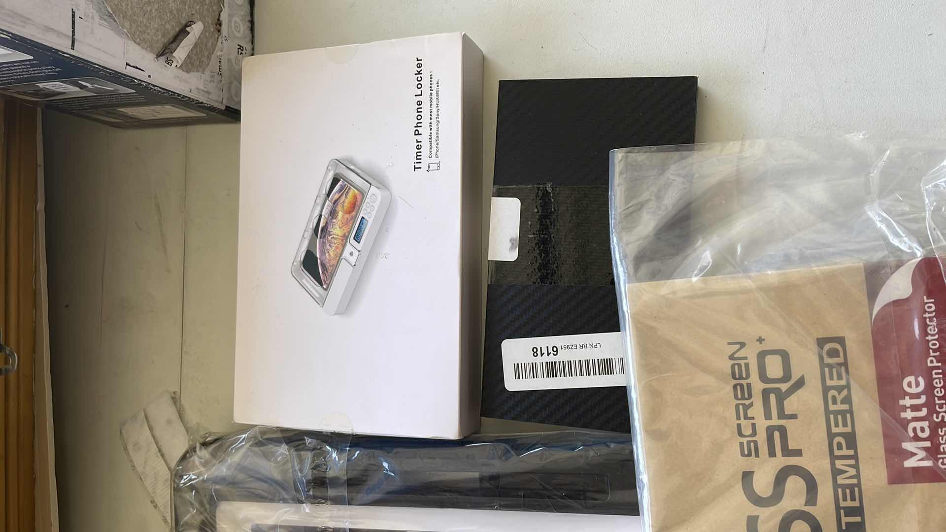 Photo 4 of IPAD SCREEN PROTECTOR AND CASE