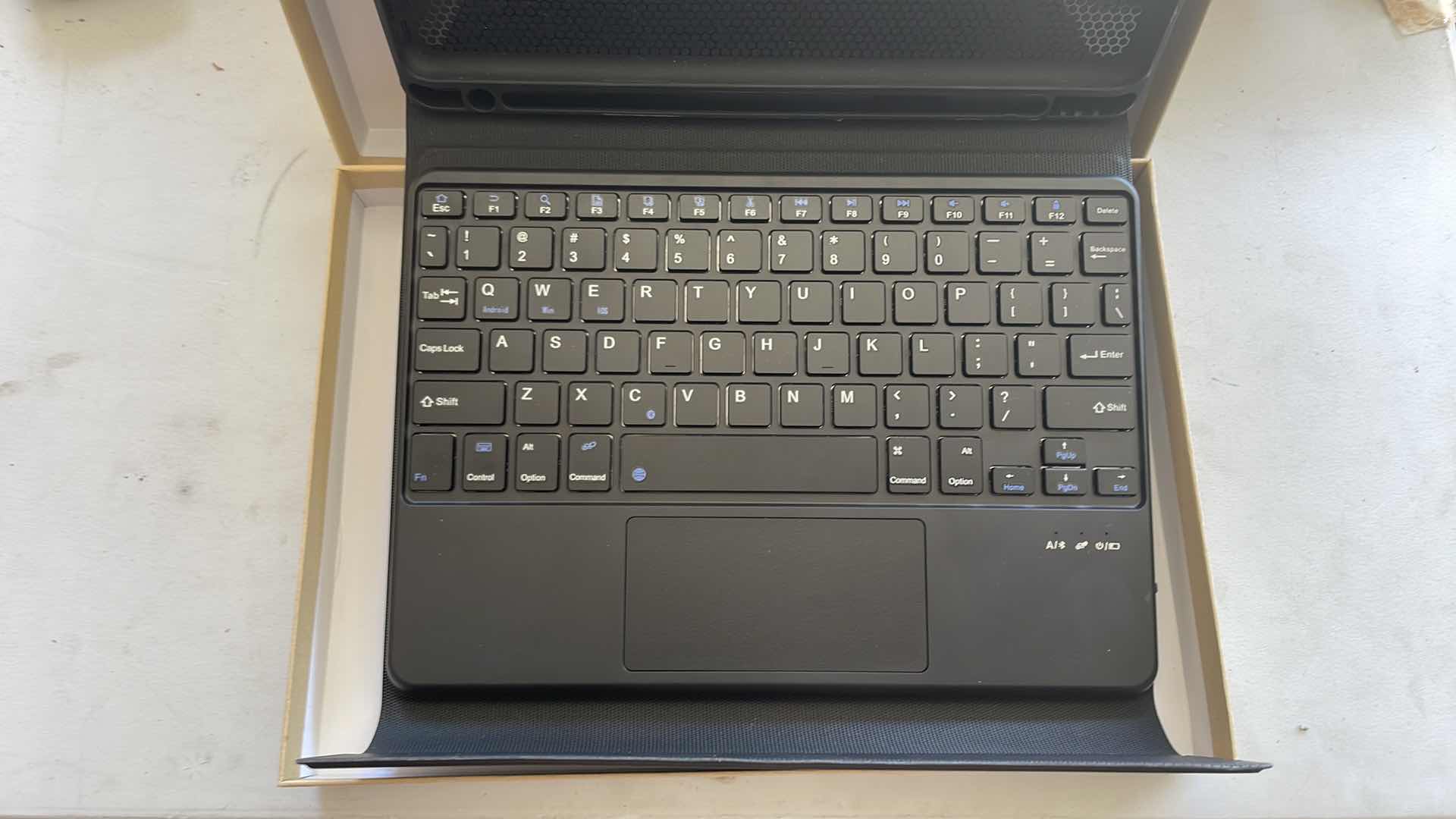 Photo 3 of KEYBOARD FOR IPAD 9”x 16”