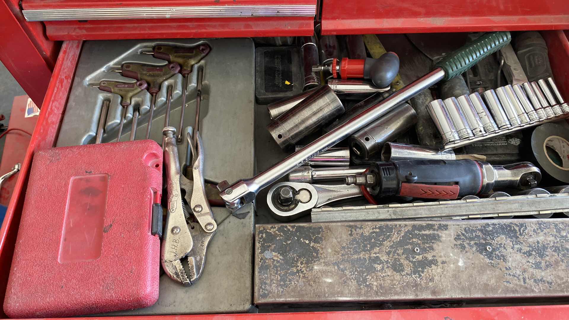 Photo 5 of US GENERAL ROLLING TOOL CART WITH AUTO REPAIR TOOLS