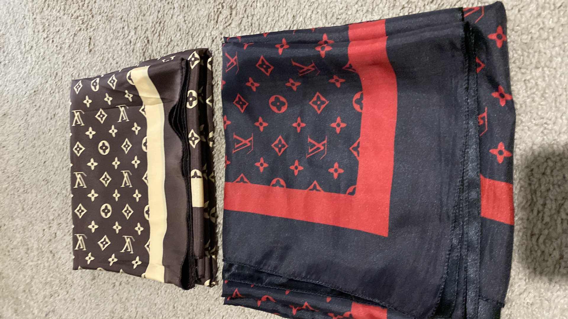 Photo 4 of LOUIS VUITTON SCARFS UNAUTHENTICATED