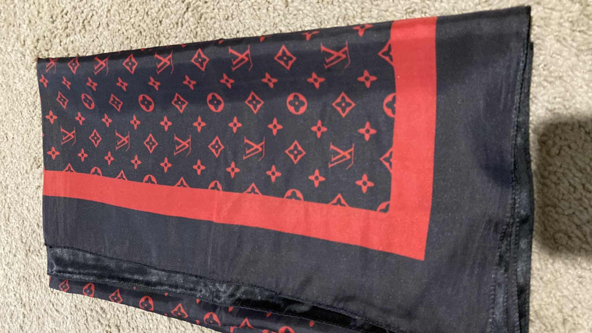 Photo 2 of LOUIS VUITTON SCARFS UNAUTHENTICATED