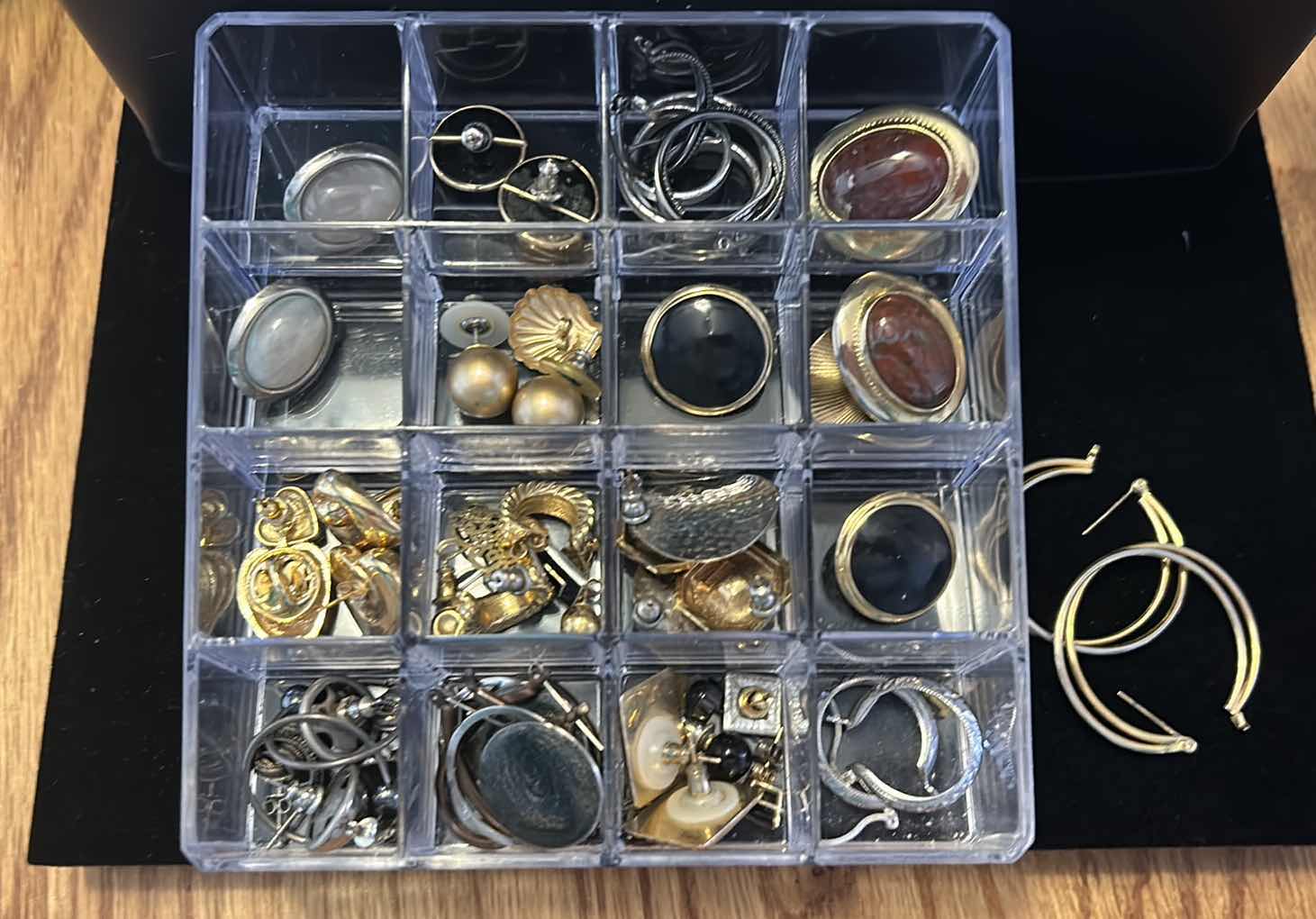 Photo 4 of COSTUME JEWELRY- EARRING ASSORTMENT