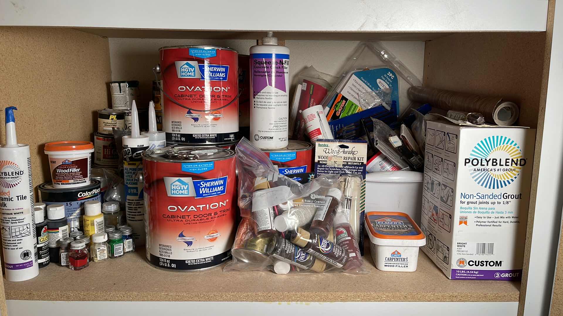 Photo 4 of CONTENTS OF SHELF - PAINTING SUPPLIES