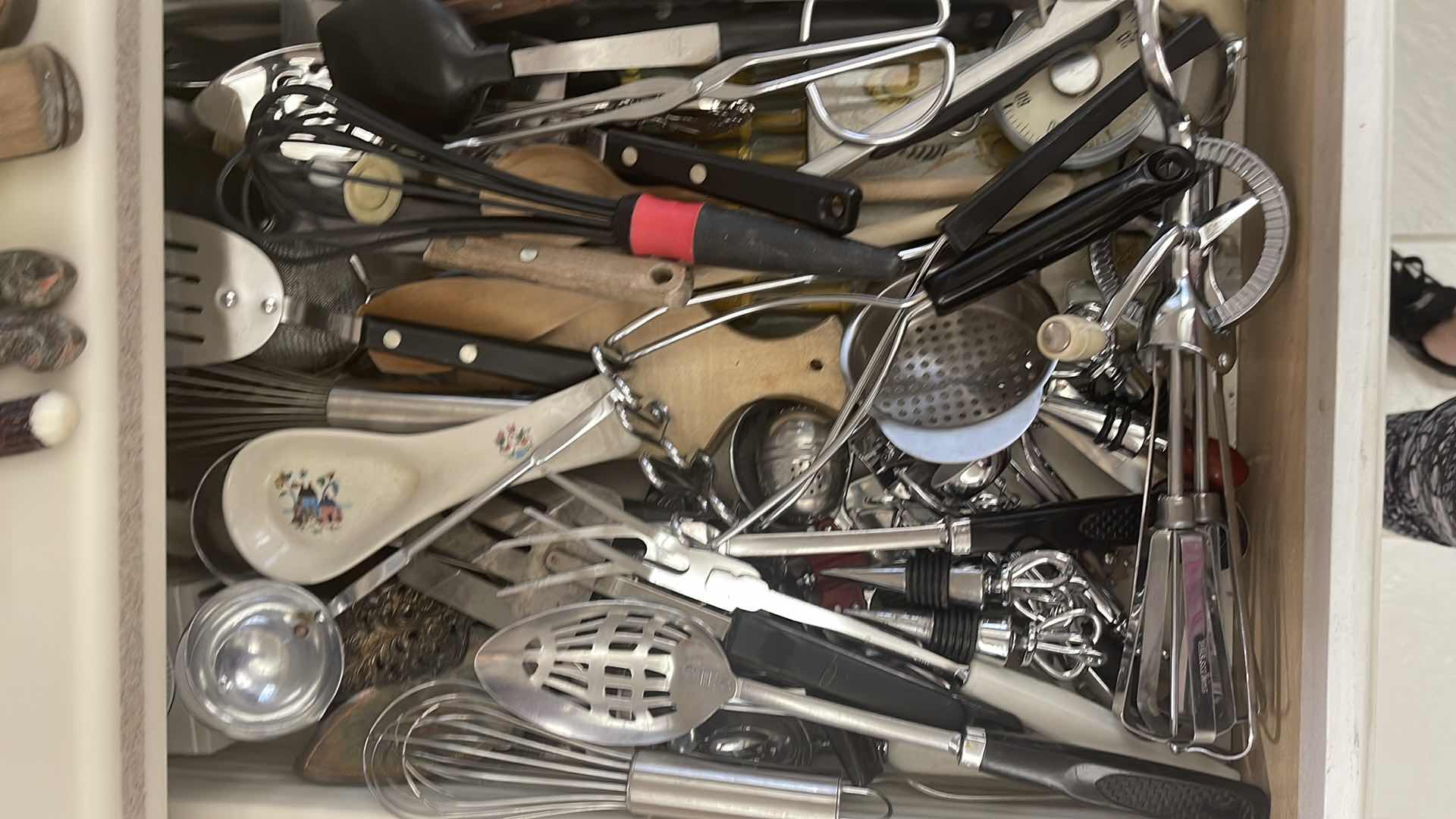 Photo 1 of CONTENTS OF KITCHEN DRAWER - COOKING UTENSILS