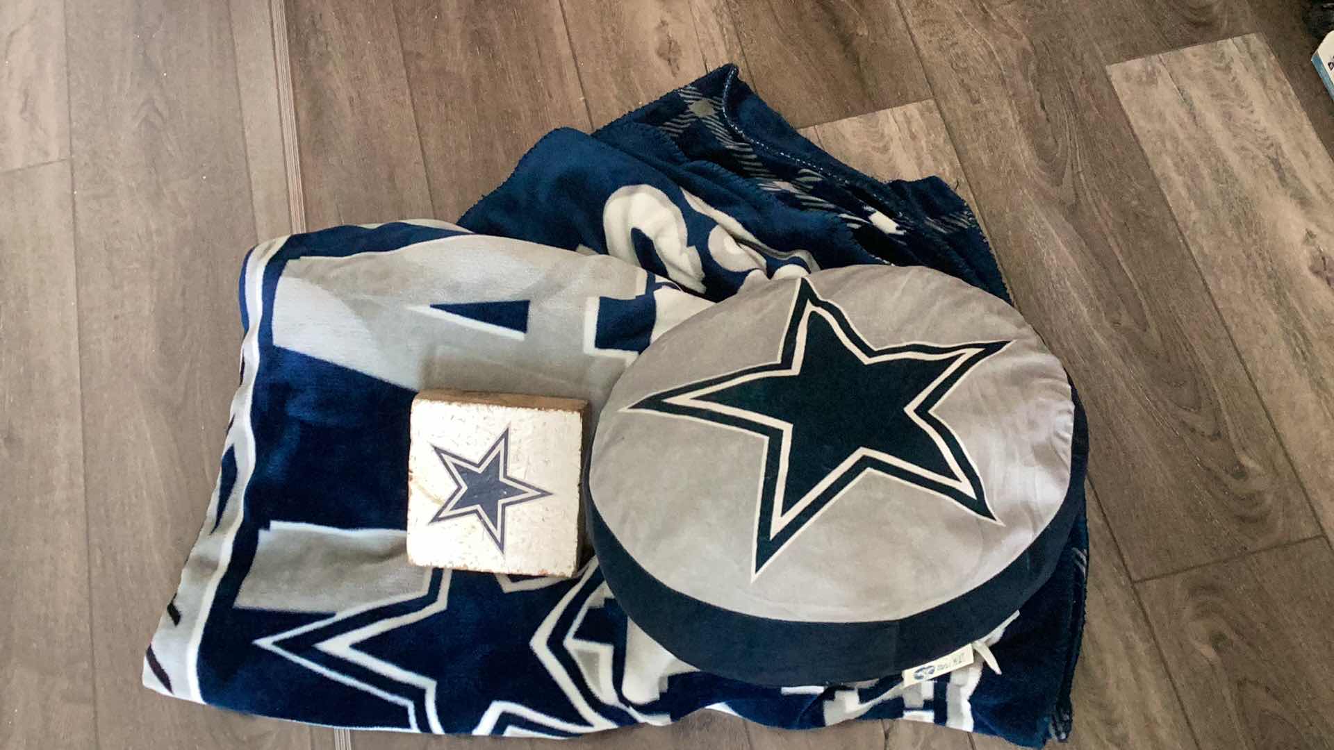 Photo 1 of COWBOYS MEMORABILIA 