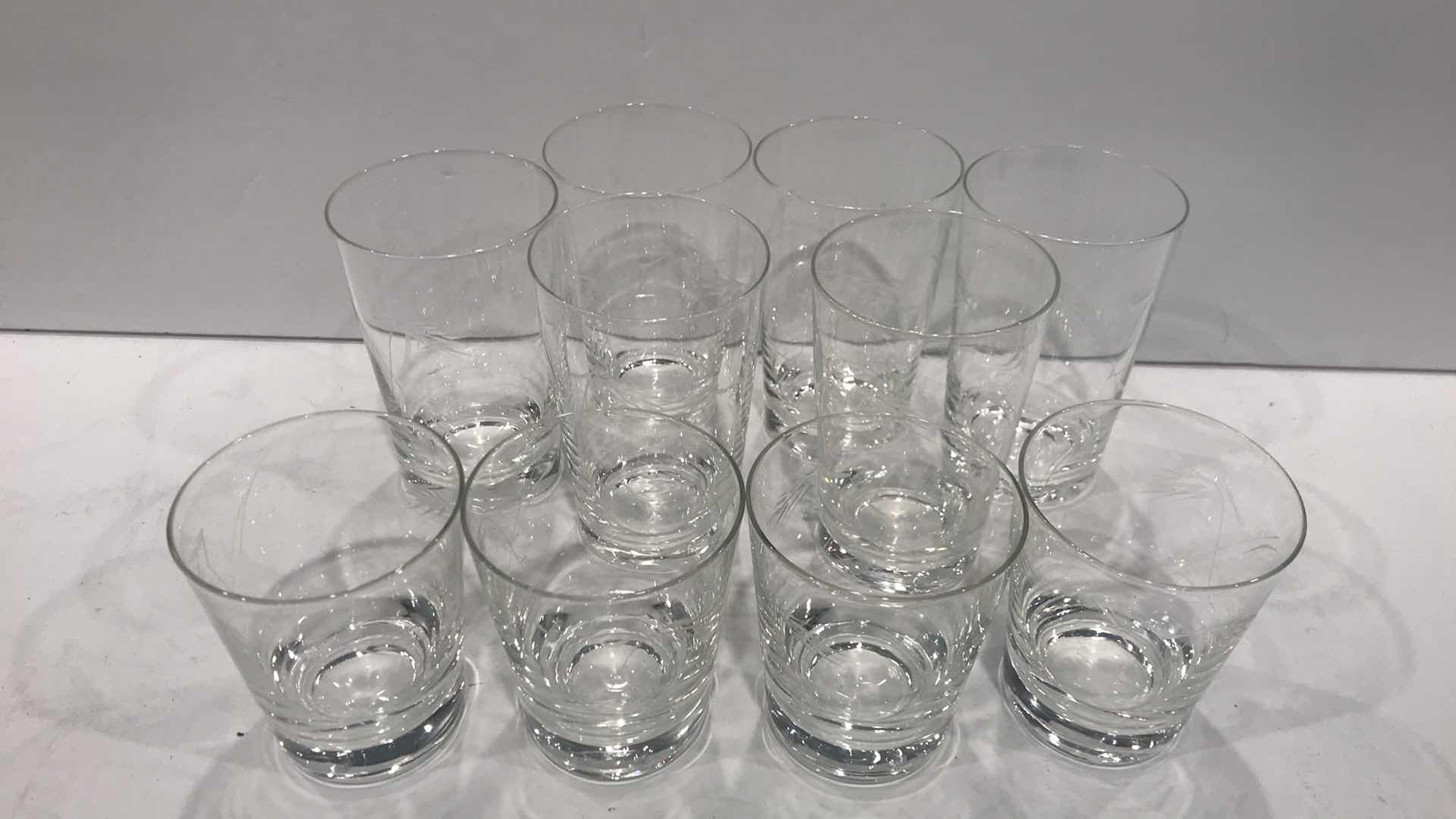 Photo 2 of VINTAGE ETCHED GLASS HAND BLOWN GLASSES - MORE OF THIS COLLECTION IN AUCTION 