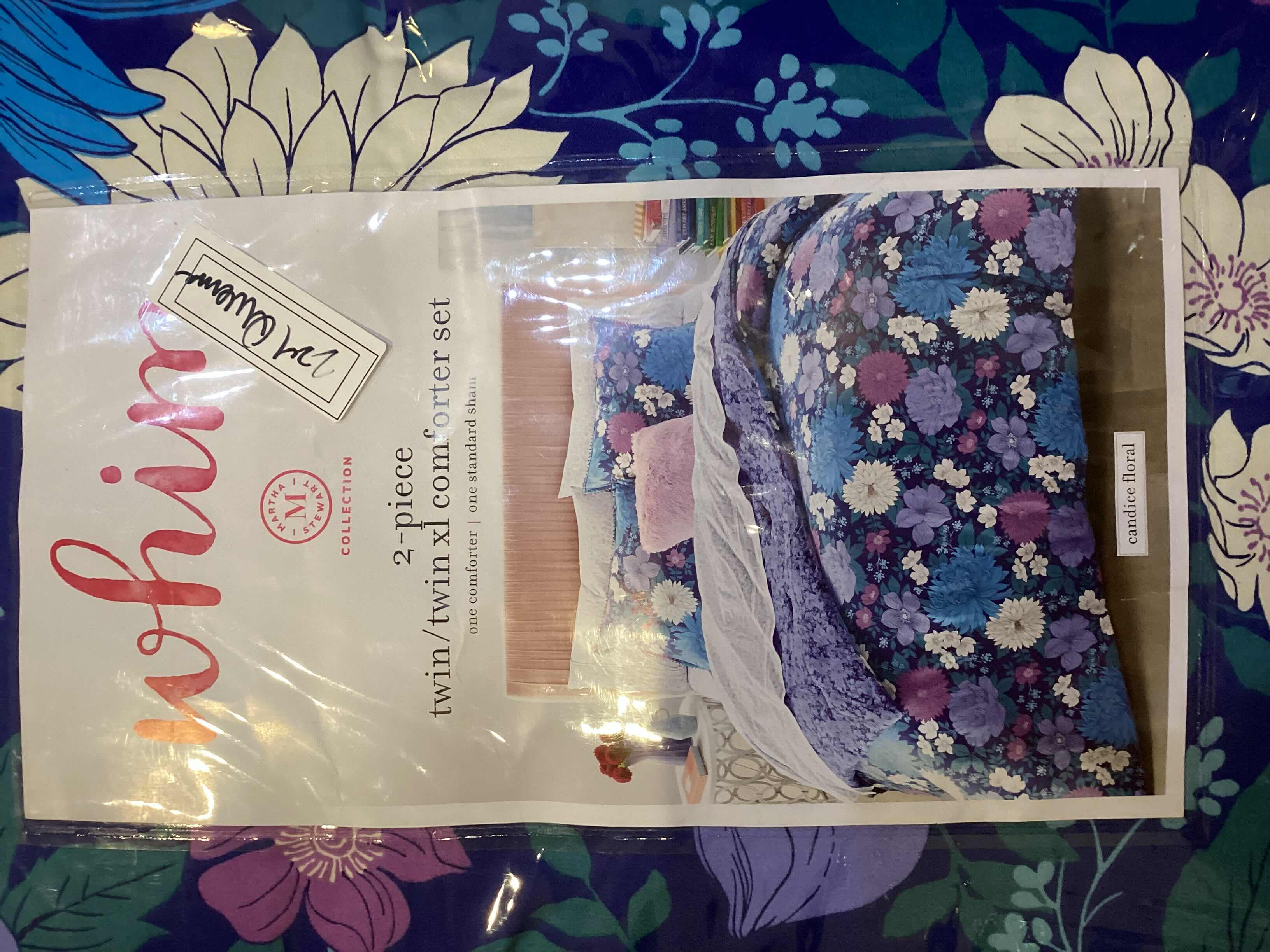 Photo 2 of NIB WHIM FLORAL TWIN COMFORTER SET