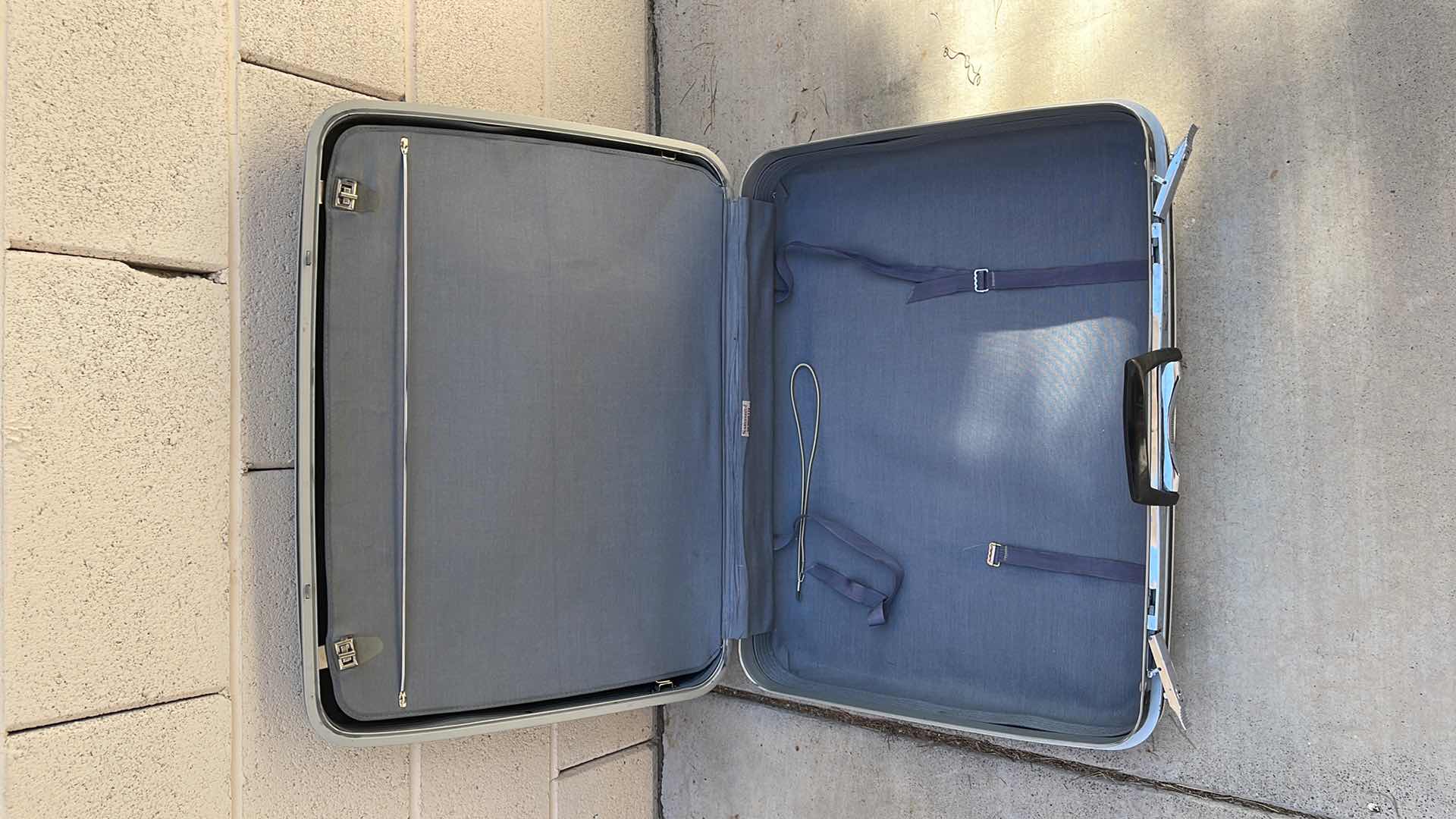 Photo 3 of SAMSONITE