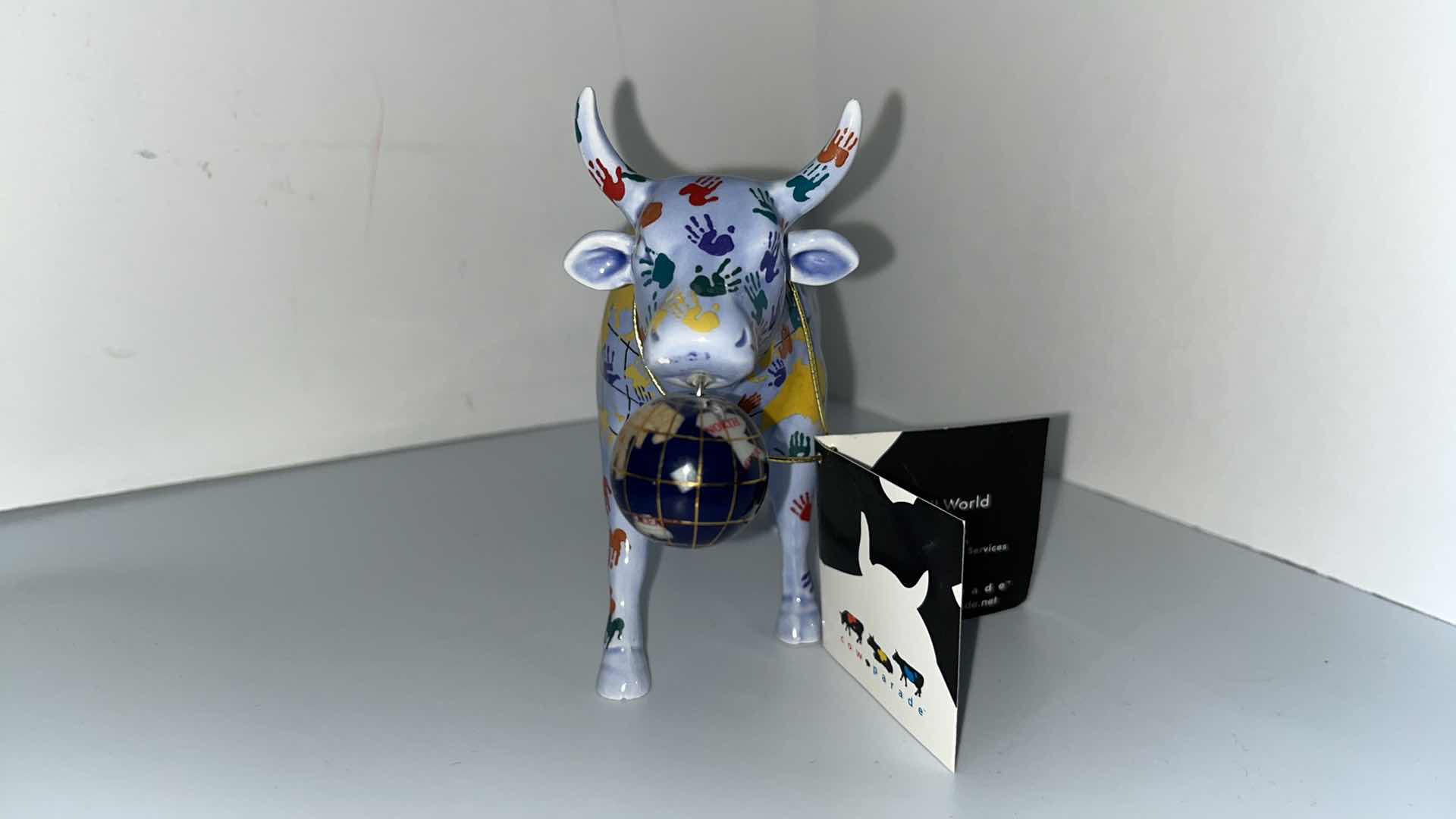 Photo 3 of WESTLAND GIFTWARE COW PARADE IT’S A SMOOLL WORLD FIGURINE 2002 (7312)