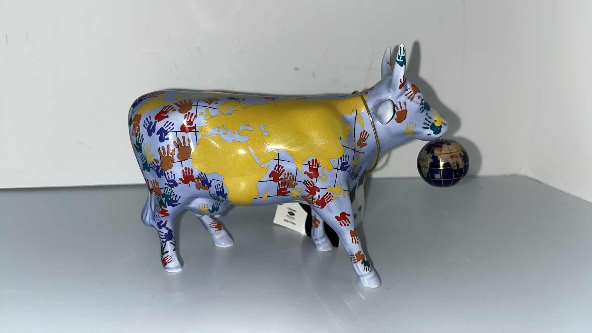 Photo 2 of WESTLAND GIFTWARE COW PARADE IT’S A SMOOLL WORLD FIGURINE 2002 (7312)