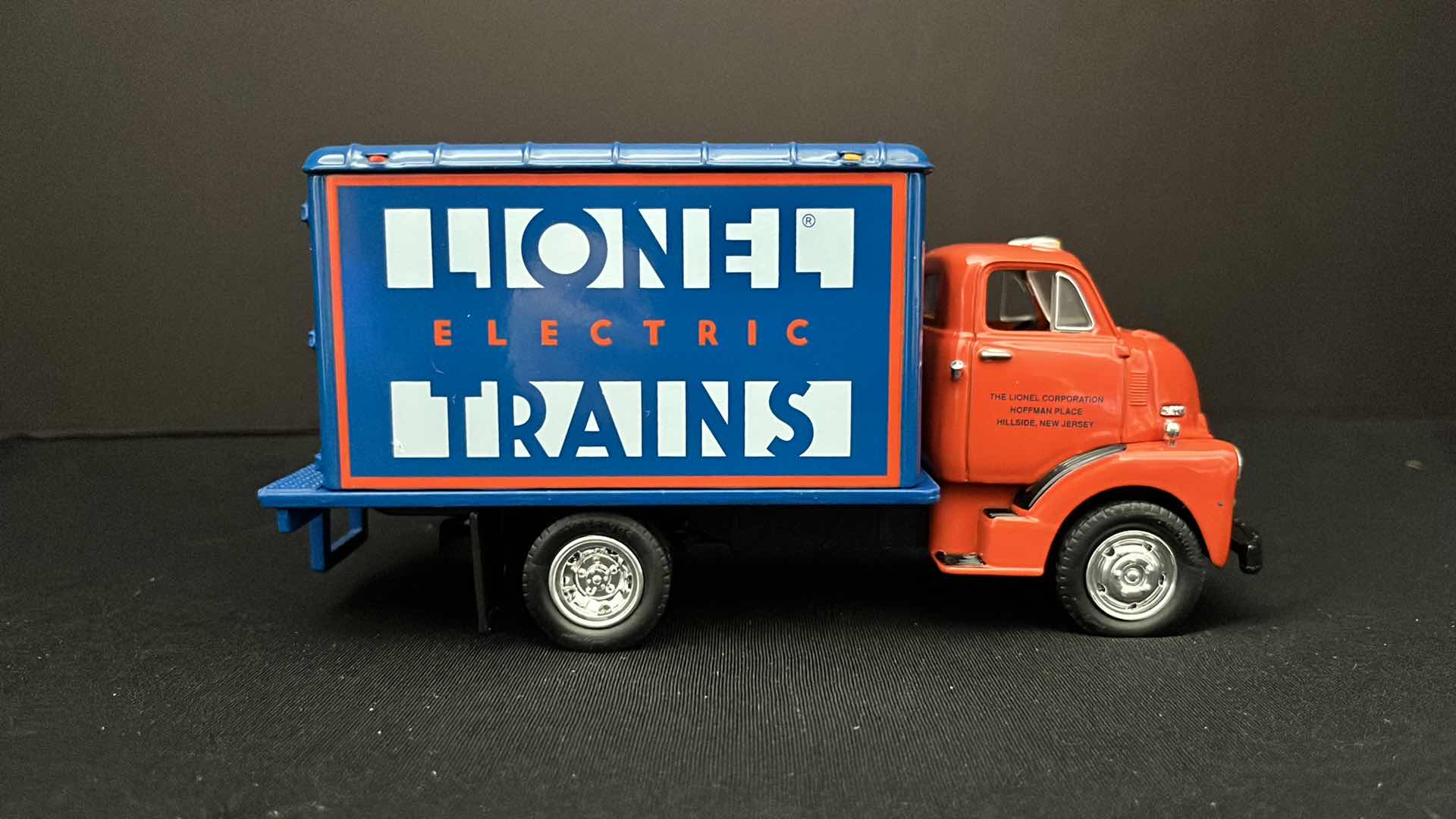 Photo 1 of FIRST GEAR INC, EASTWOOD AUTOMOBILIA TRANSPORTATION COLLECTIBLES LIONEL ELECTRIC TRAINS 1952 GMC C.O.E. STOCK NO 19-0108