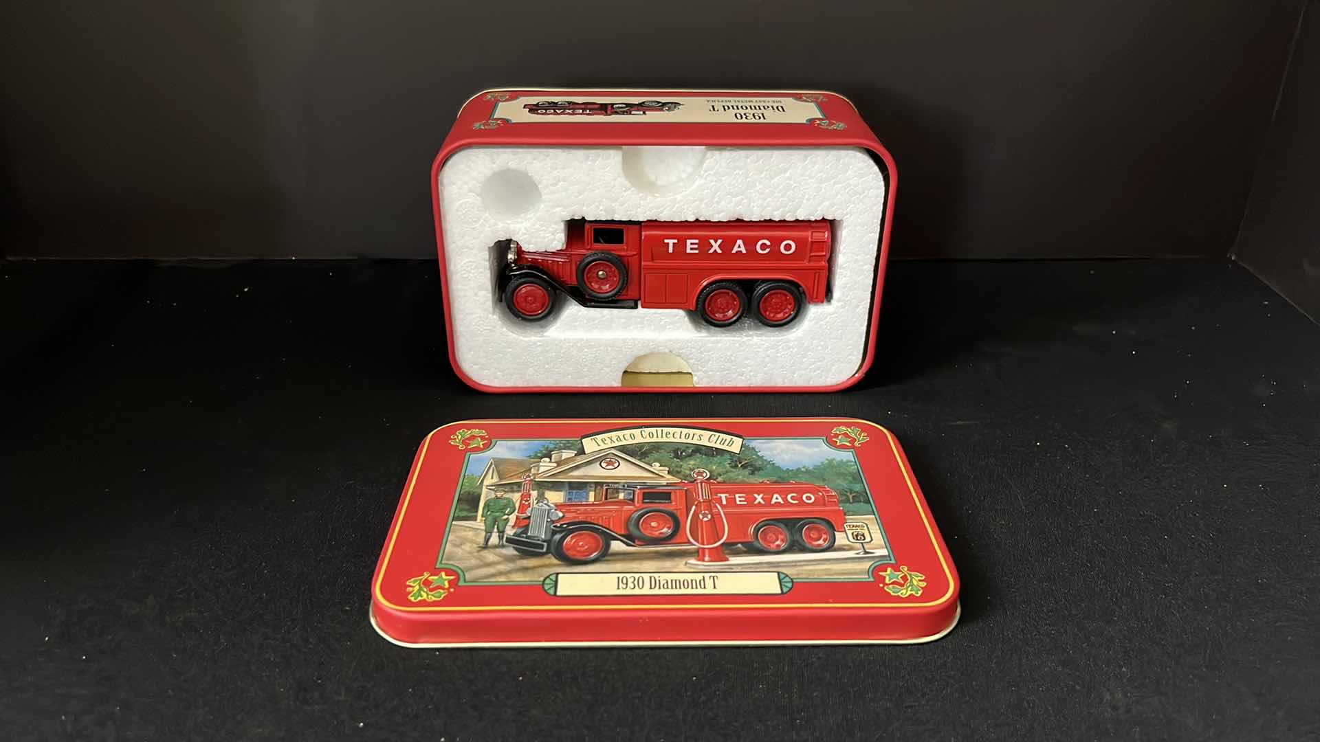 Photo 10 of ERTL COLLECTIBLES, TEXACO COLLECTORS CLUB DIE-CAST REPLICA 1930 DIAMOND T & 1955 CAMEO WRECKER, 1997 STOCK NO H894/ H895