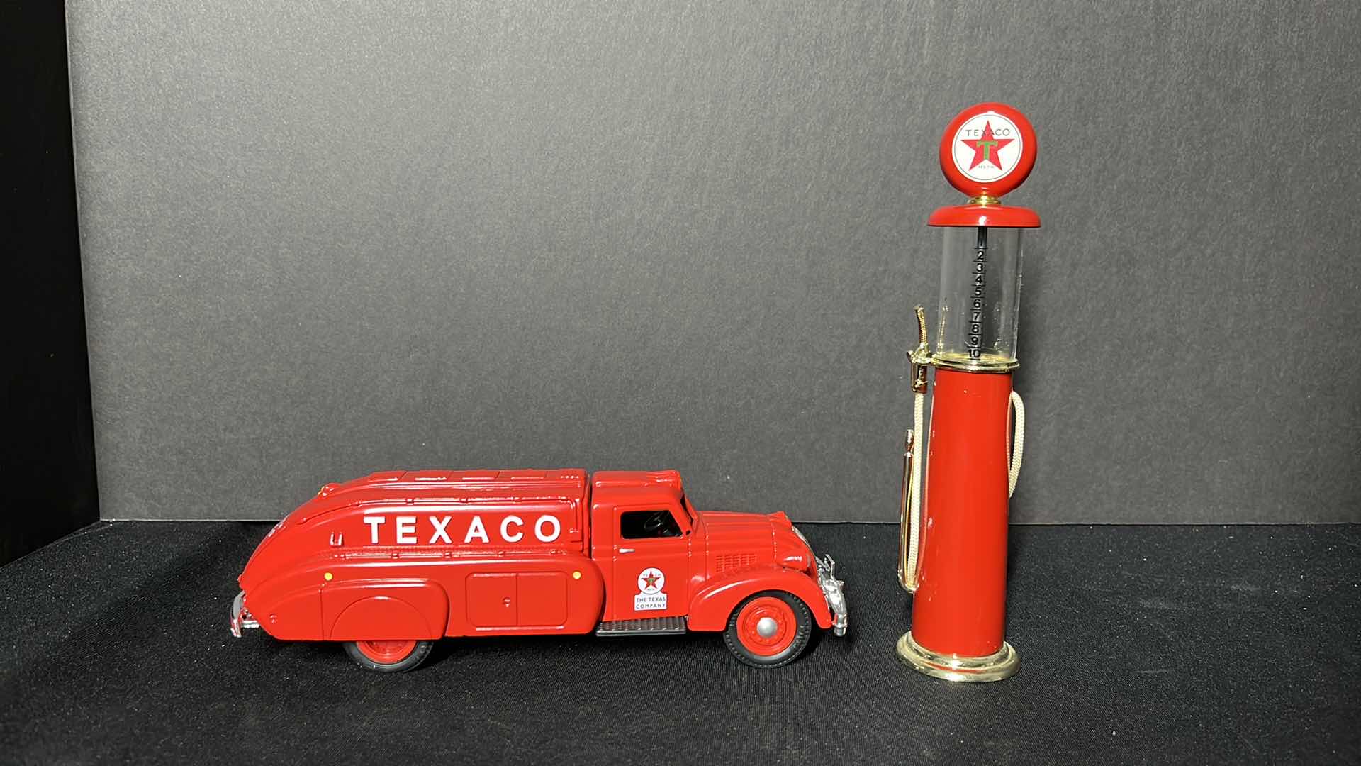 Photo 1 of ERTL COLLECTIBLES, 1997 TEXACO HENRY FORD MUSEUM & GREENFIELD VILLAGE DIE-CAST REPLICA 1939 DODGE AIRFLOW AND VINTAGE MINIATURE GAS CYLINDER PUMP 7.5”
$25
$15