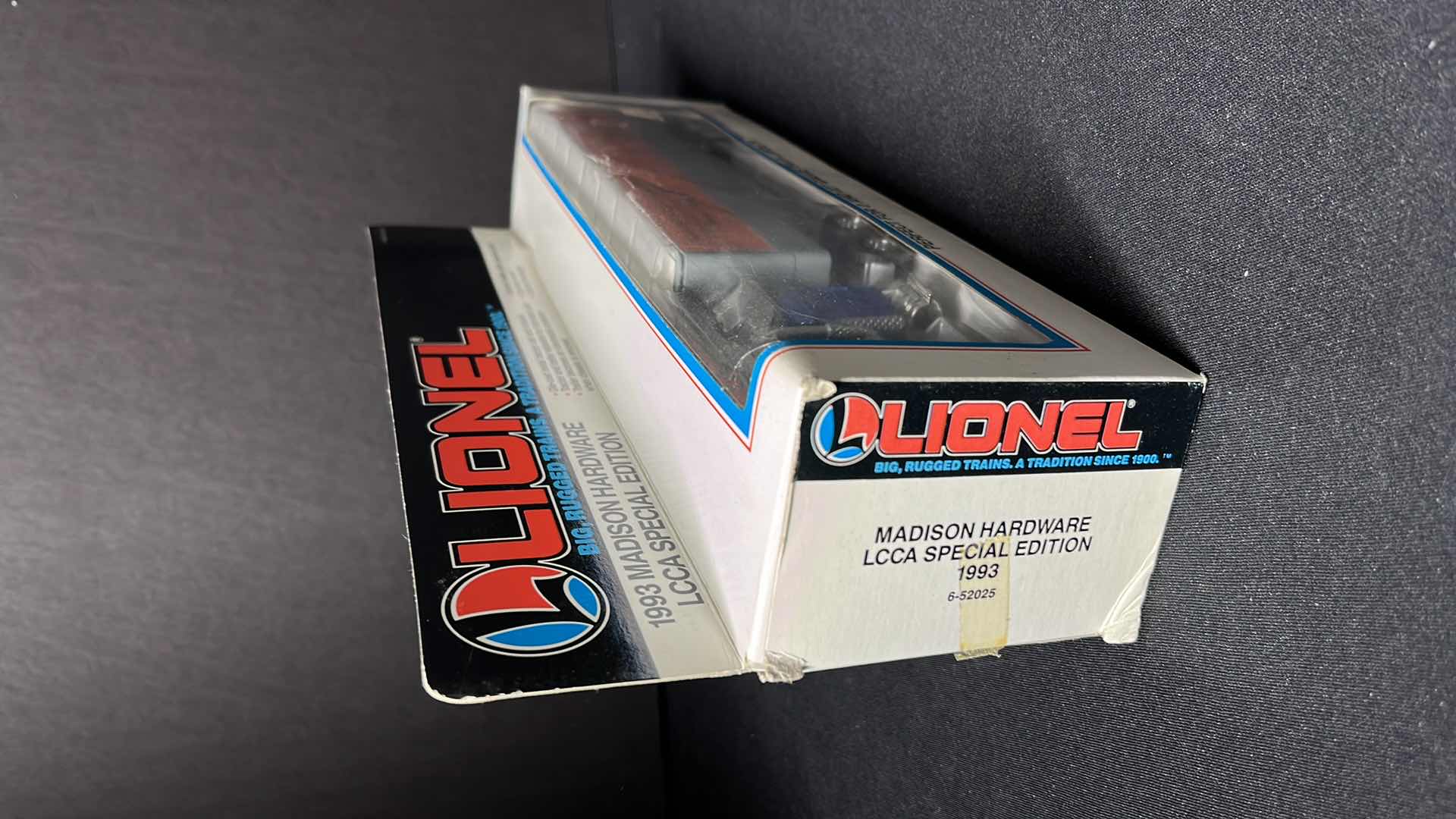 Photo 3 of LIONEL TRAINS INC, MADISON HARDWARE CO. LCCA SPECIAL EDITION TRACTOR & TRAILER 1993 NO 6-12779