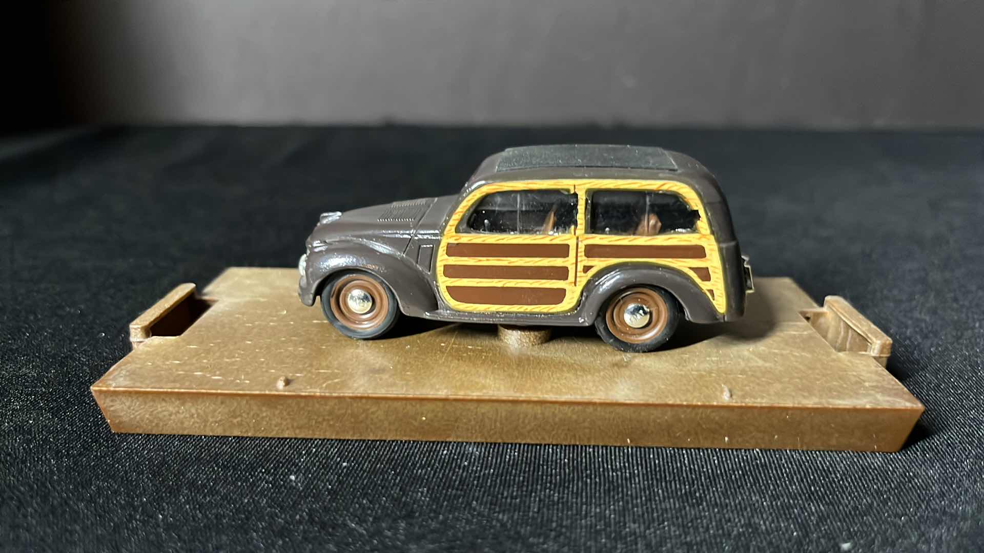 Photo 10 of BRUMM DIE-CAST METAL REPLICA 1937-1939 FIAT 508C BERLINA HP32 (#R31), BRUMM DIE-CAST METAL REPLICA FIAT 500 GARDINIERA (#R49)