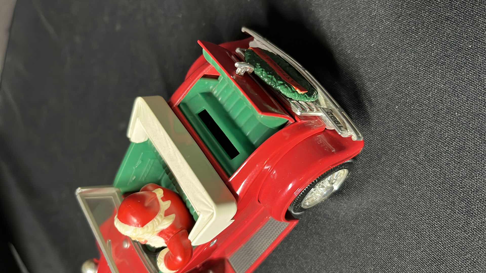 Photo 5 of THE EASTWOOD COMPANY DIE-CAST METAL GORD MODEL A 1992 SANTA’S ROADSTER LOCKING COIN BANK W KEY (STOCK #1928)
