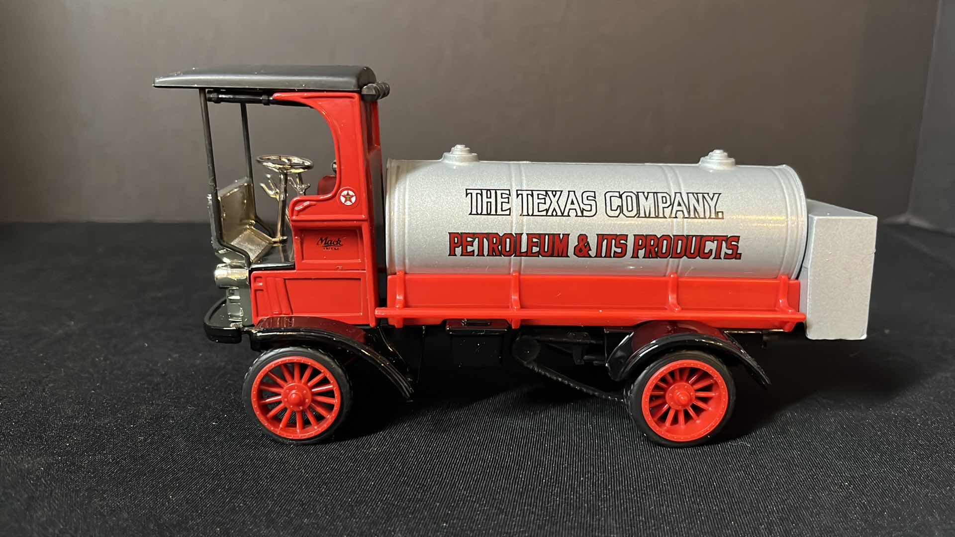 Photo 1 of ERTL DIE-CAST METAL 1910 MACK TEXACO TANKER LOCKING COIN BANK W KEY, COLLECTORS SERIES #12, 1995 (STOCK NO F122)