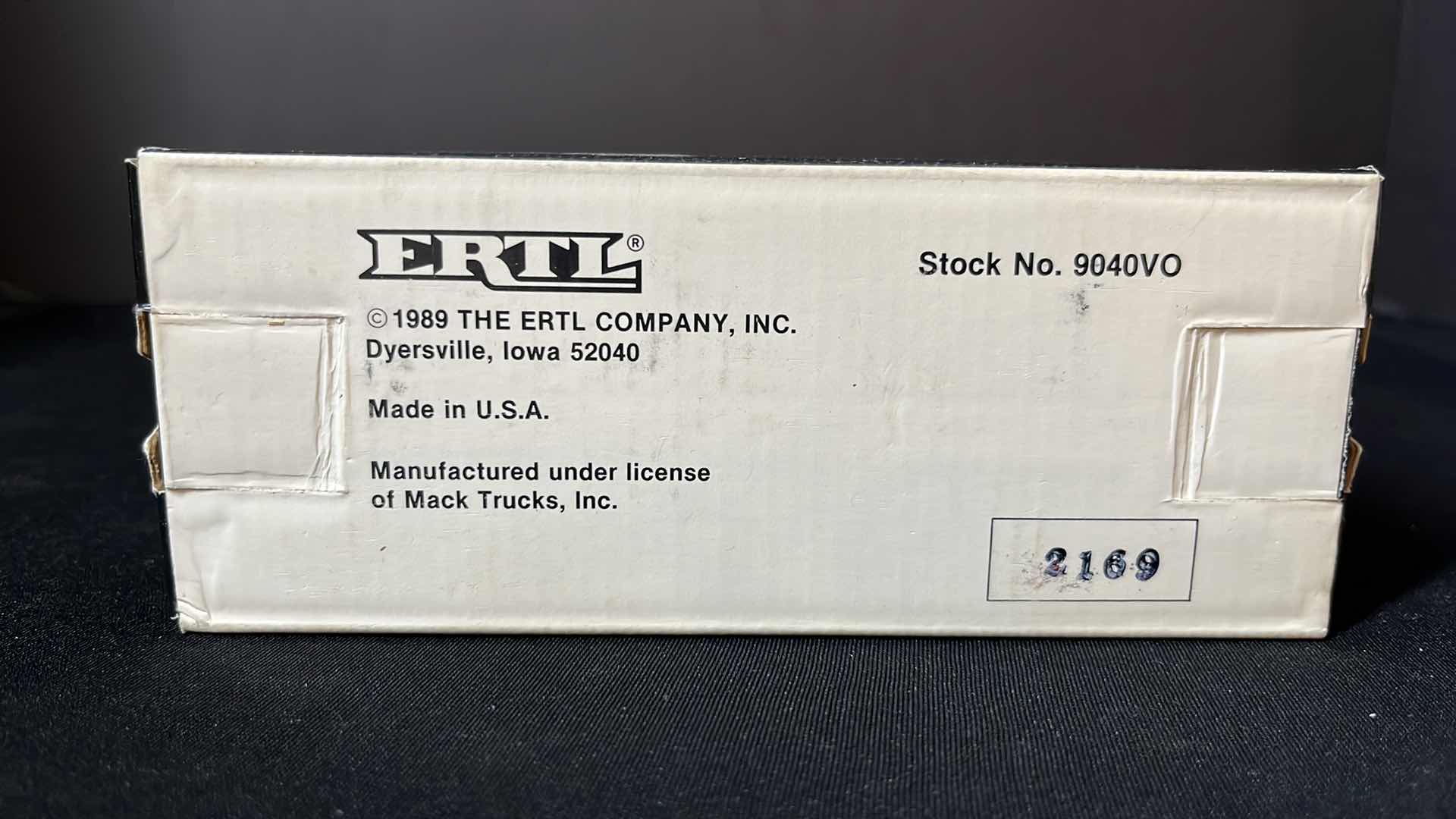 Photo 9 of ERTL DIE-CAST METAL LIMITED EDITION TEXACO 1925 MACK BULLDOG LUBRICANT TRUCK LOCKING COIN BANK W KEY, COLLECTORS SERIES #6, 1989 (STOCK NO 9040VO)