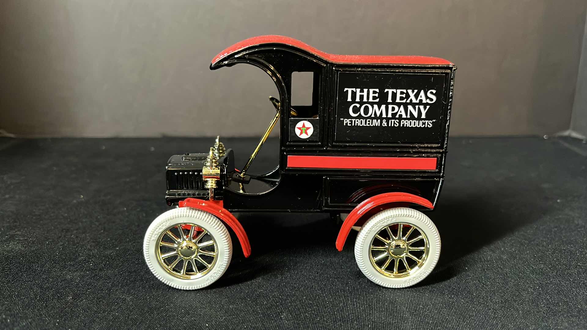 Photo 1 of ERTL DIE-CAST METAL NOSTALGIC COLLECTOR SERIES #4 TEXACO 1905 FORD DELIVERY CAR LOCKING COIN BANK W KEY, 1994 (STOCK NO 9321UO)