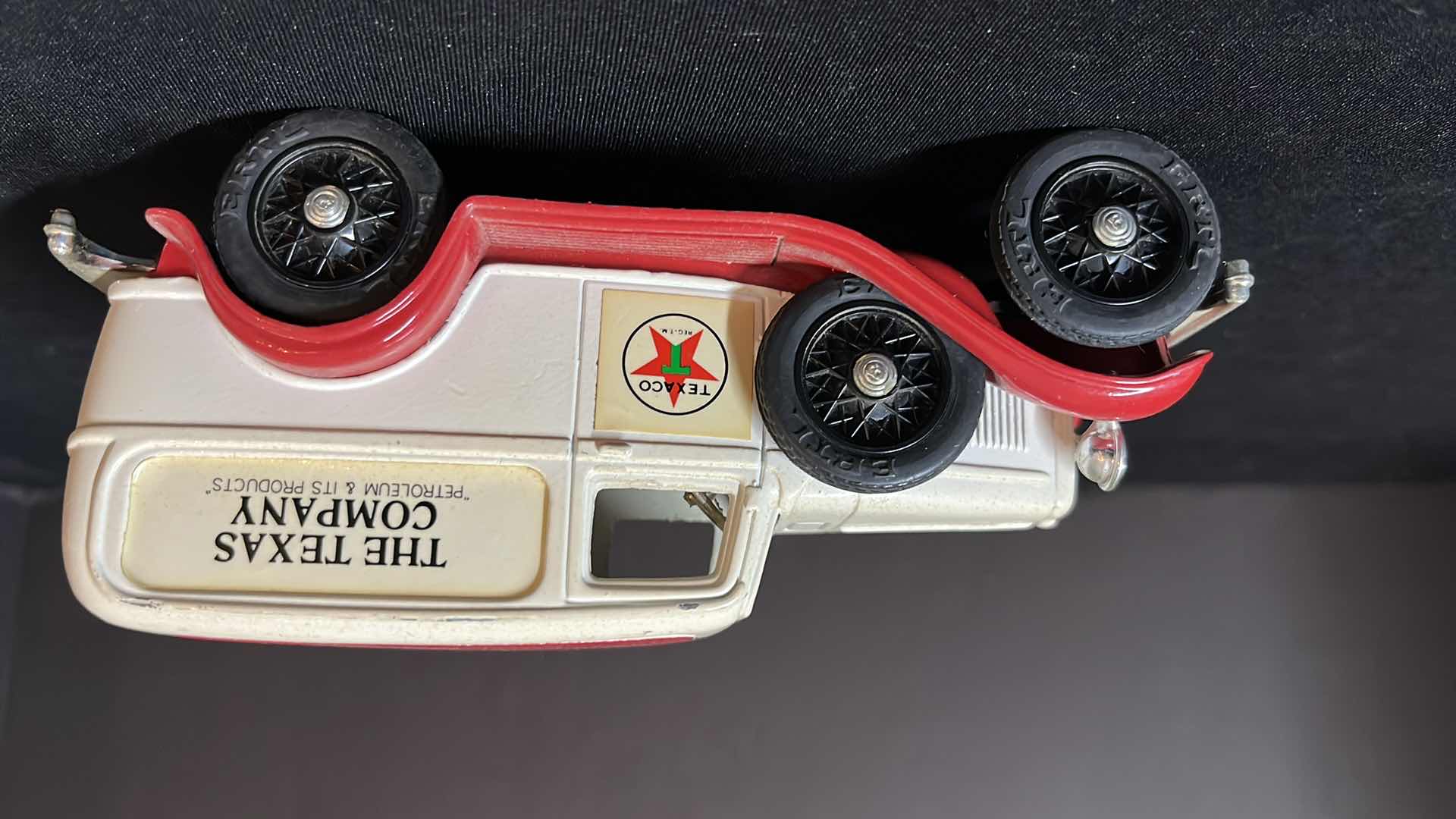 Photo 3 of ERTL DIE-CAST METAL NOSTALGIC COLLECTORS SERIES #3 TEXACO 1932 FORD PANEL DELIVERY VAN LOCKING COIN BANK W KEY, 1986, NO BOX (STOCK NO 9396UO)