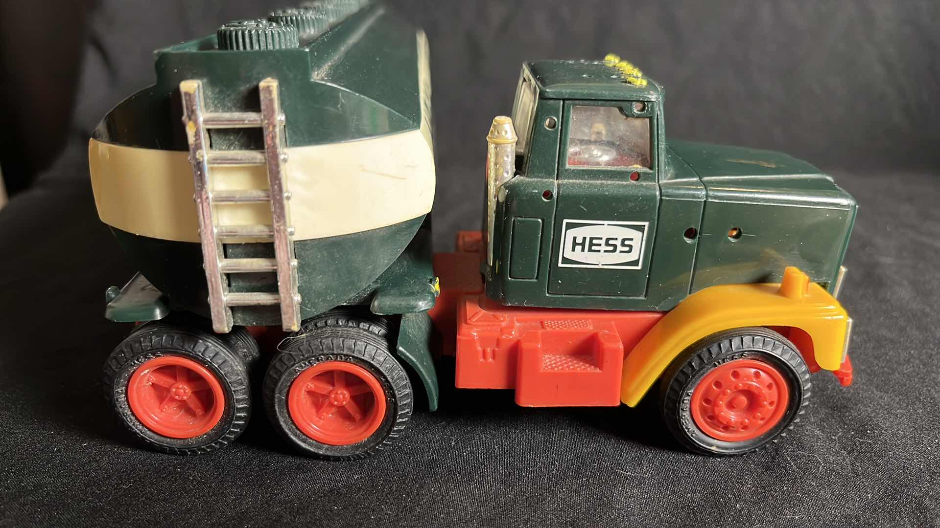 Photo 3 of 1984 HESS BATTERY OPERATED TANKER TRUCK BANK (H1984), TRACTOR IS MISSING PLASTIC CHROME PIECES, NO BOX