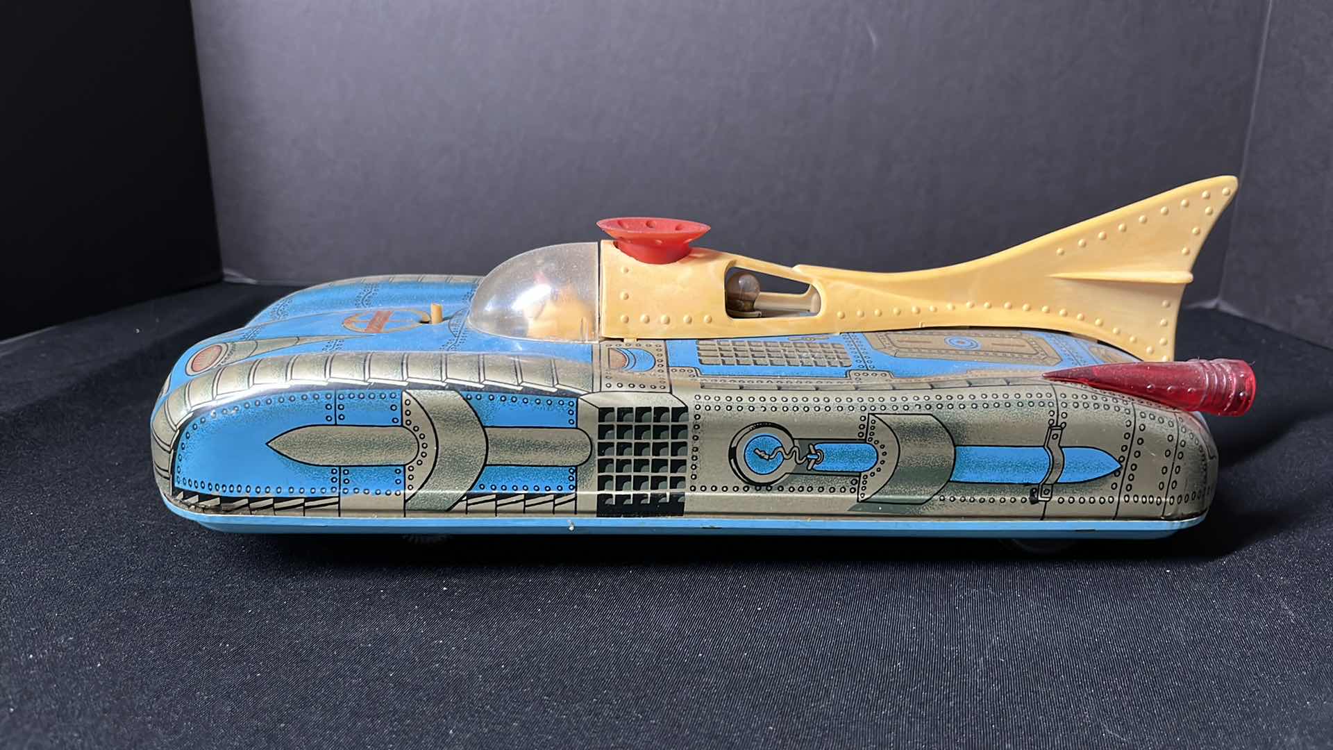 Photo 1 of INTERKOZMOSZ LEMEZARU GYAR VINTAGE TIN LITHO BATTERY OPERATED SPACE PATROL CAR, MADE IN HUNGARY, MISSING BALL/TAIL LIGHT/BATTERY COVER