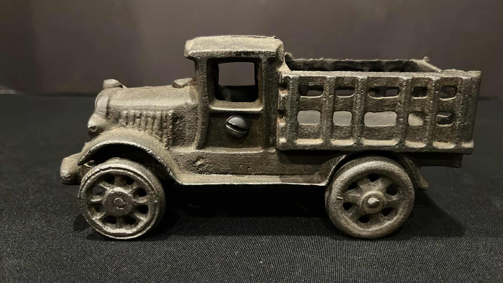 Photo 4 of ANTIQUE 1920’S CAST IRON FARMING DELIVERY TRUCK TOY 6”