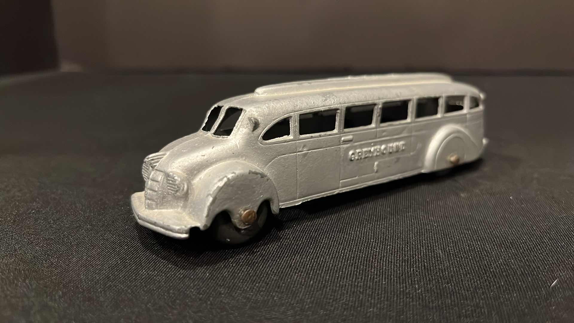 Photo 2 of ANTIQUE 1930’S TOOTSIE TOY METAL GREYHOUND BUS 5.75”