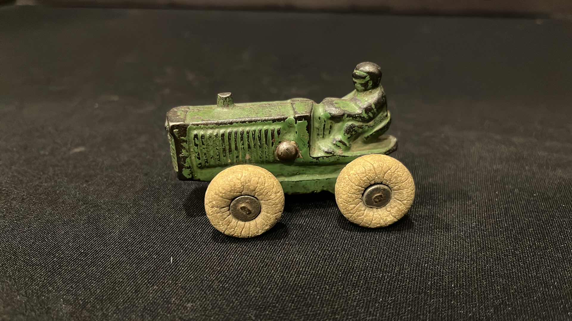 Photo 1 of ANTIQUE 1920’S MINIATURE HUBLEY CAST IRON TOY TRACTOR 2.75”